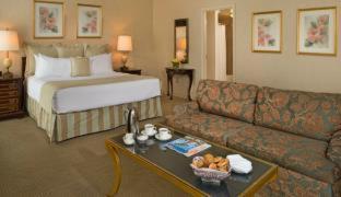 Queen Room with Two Queen Beds - Photo 2