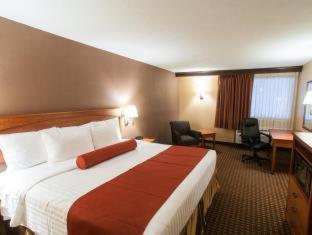 Queen Room with Two Queen Beds - Pet Friendly/Non-Smoking - Photo 6