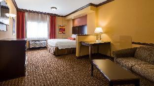 King Suite with Sofa Bed - Pet Friendly/Non-Smoking - Photo 4