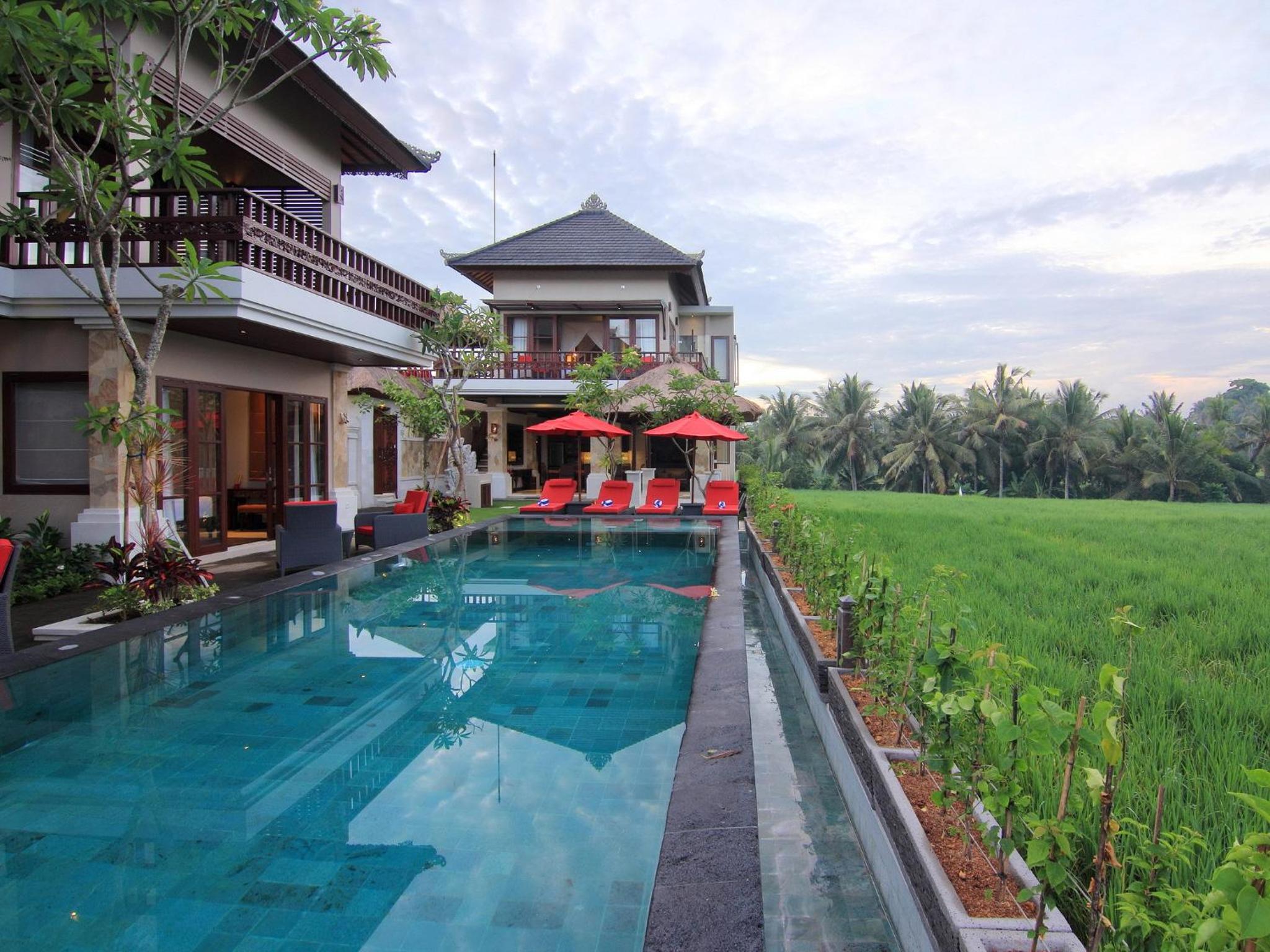 Four-Bedroom Villa with Private Pool - Photo 2