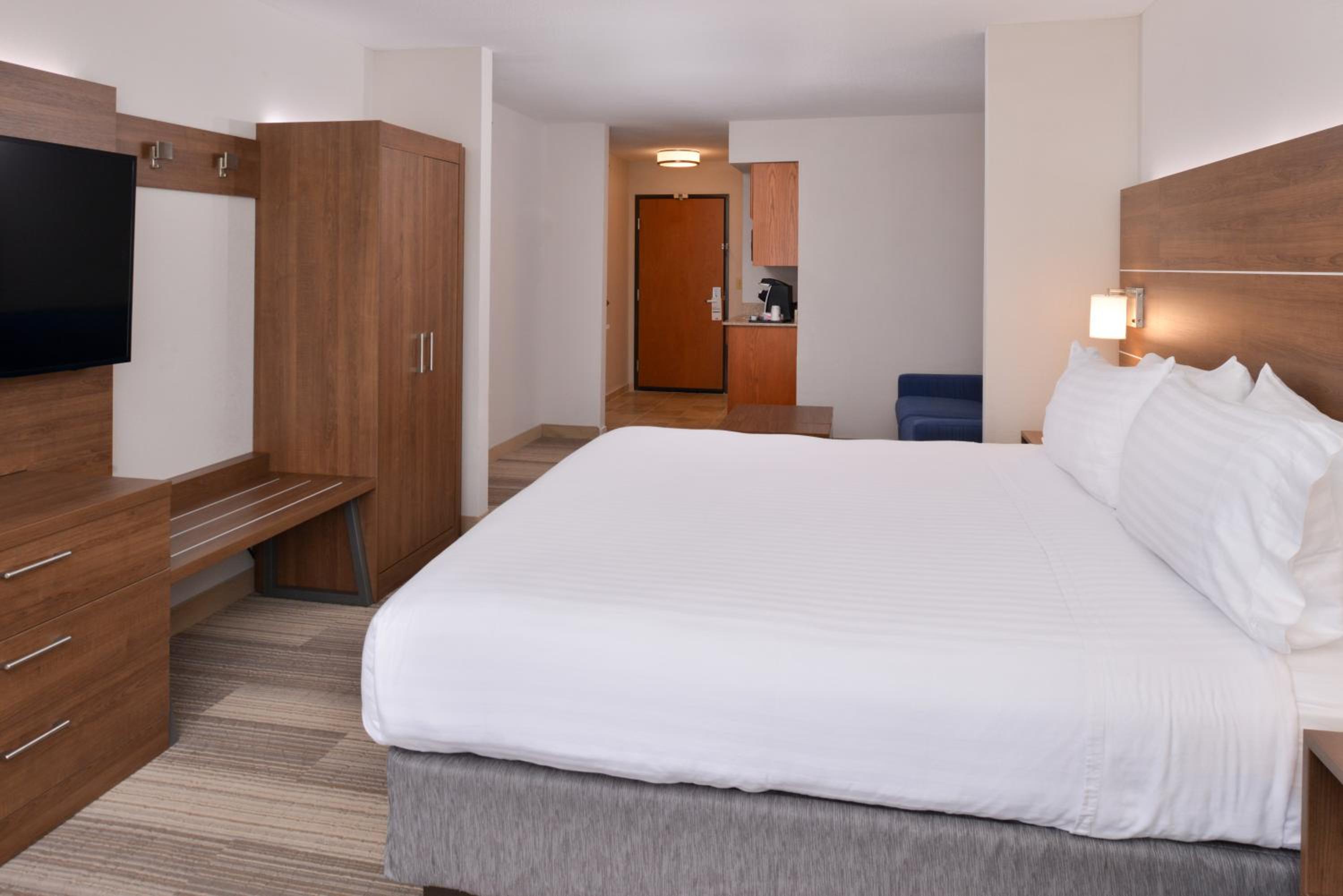 King Suite with Sofa Bed - Photo 2