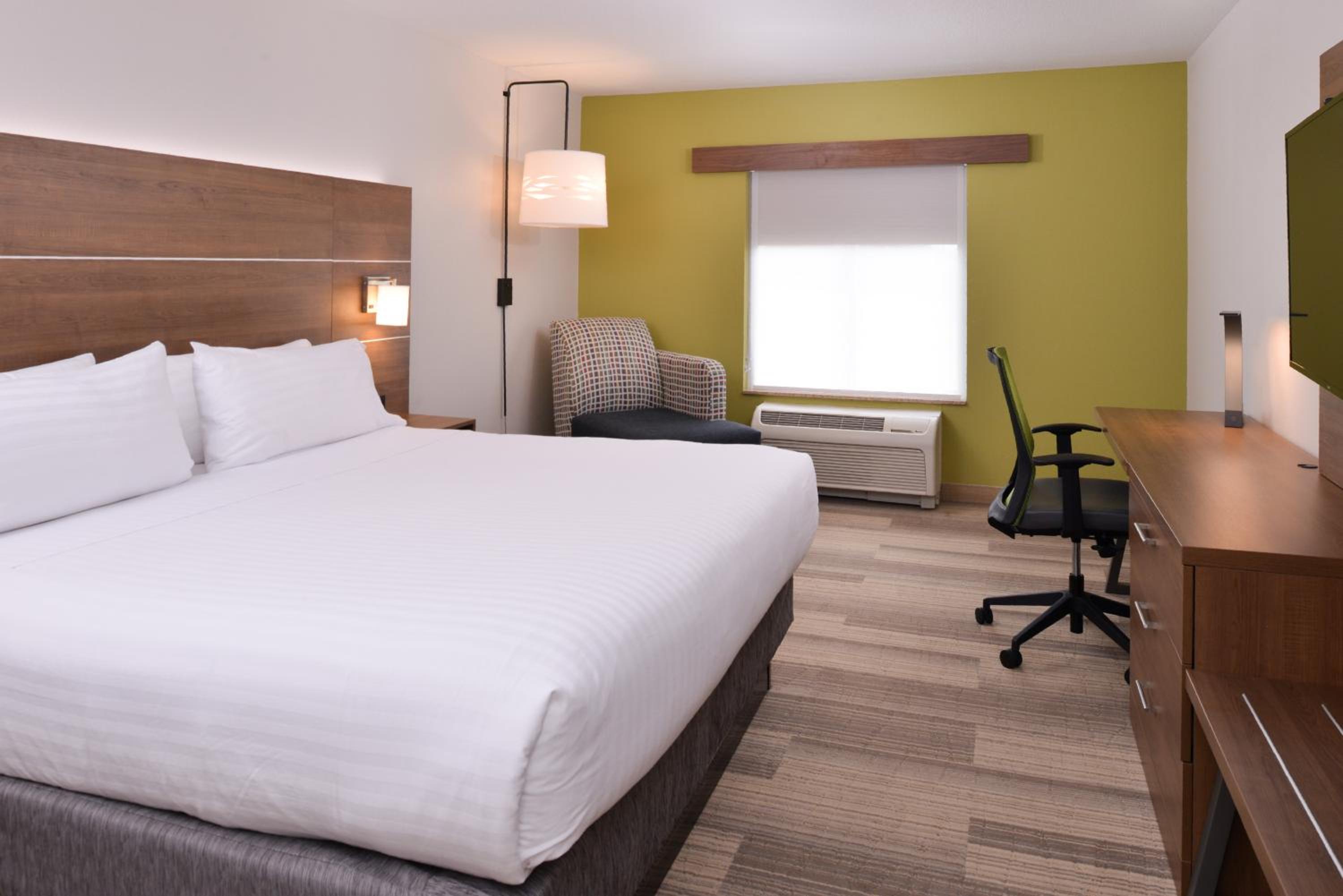 Standard King Room - Photo 2
