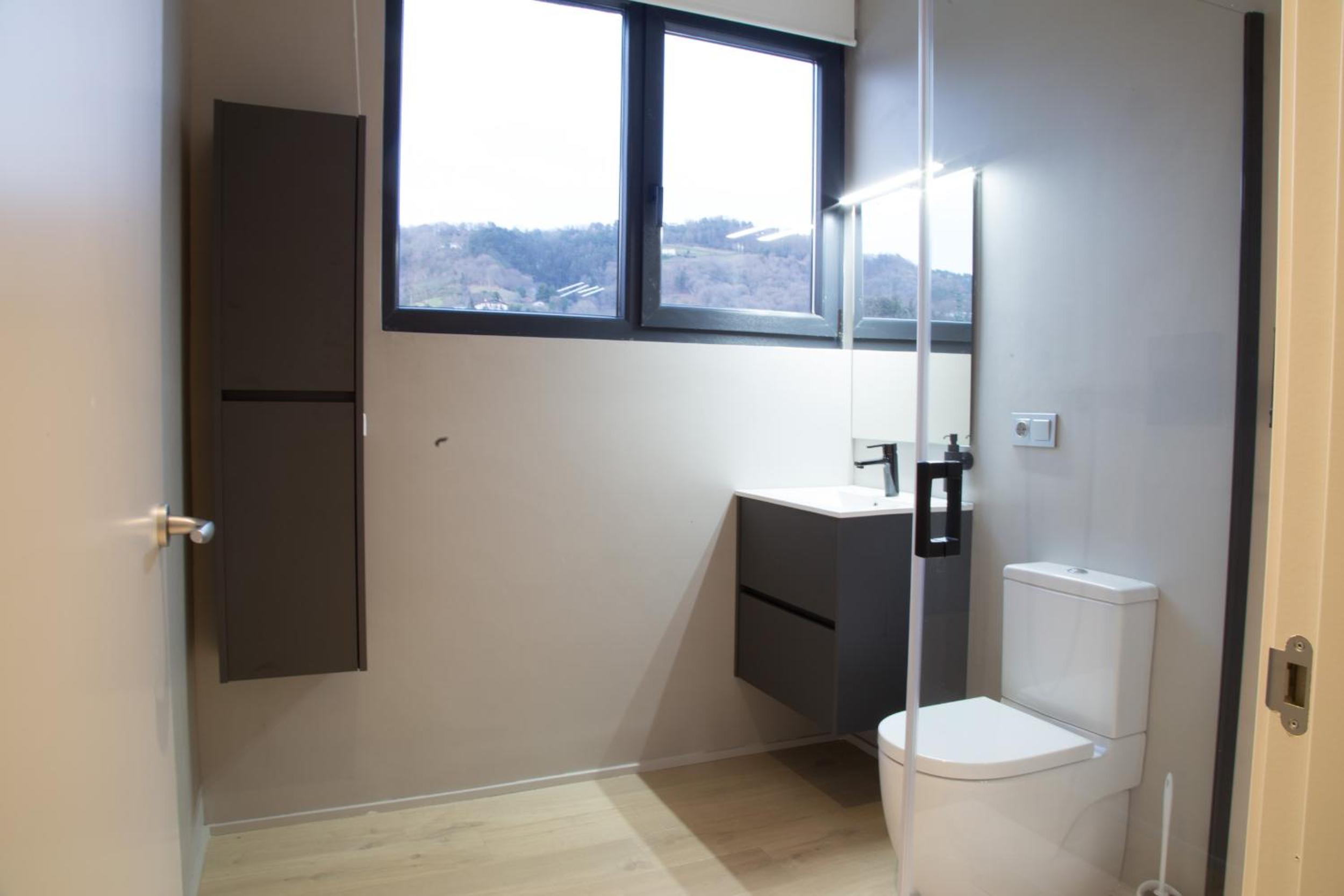 One-Bedroom Apartment - Photo 12