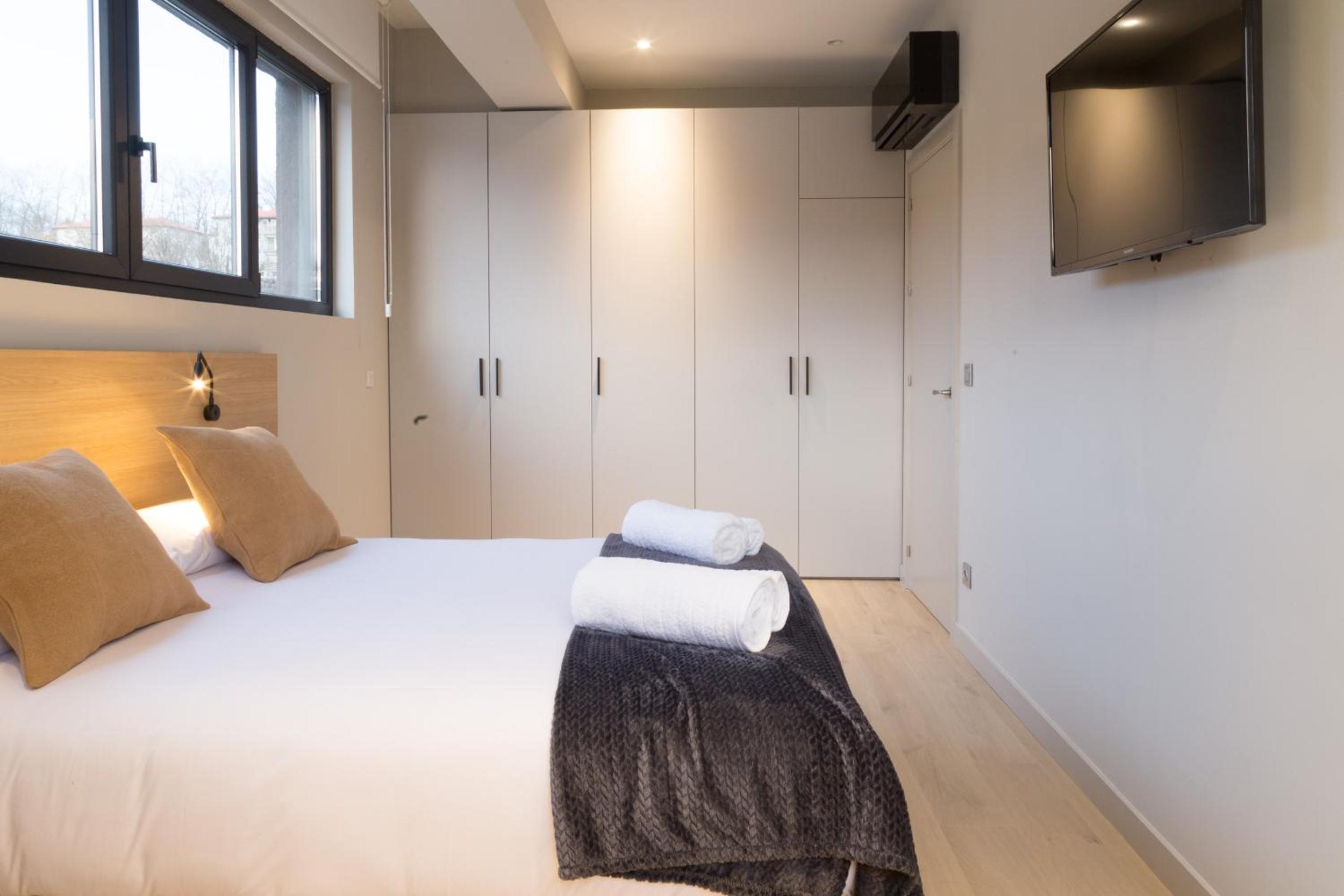 One-Bedroom Apartment - Photo 8