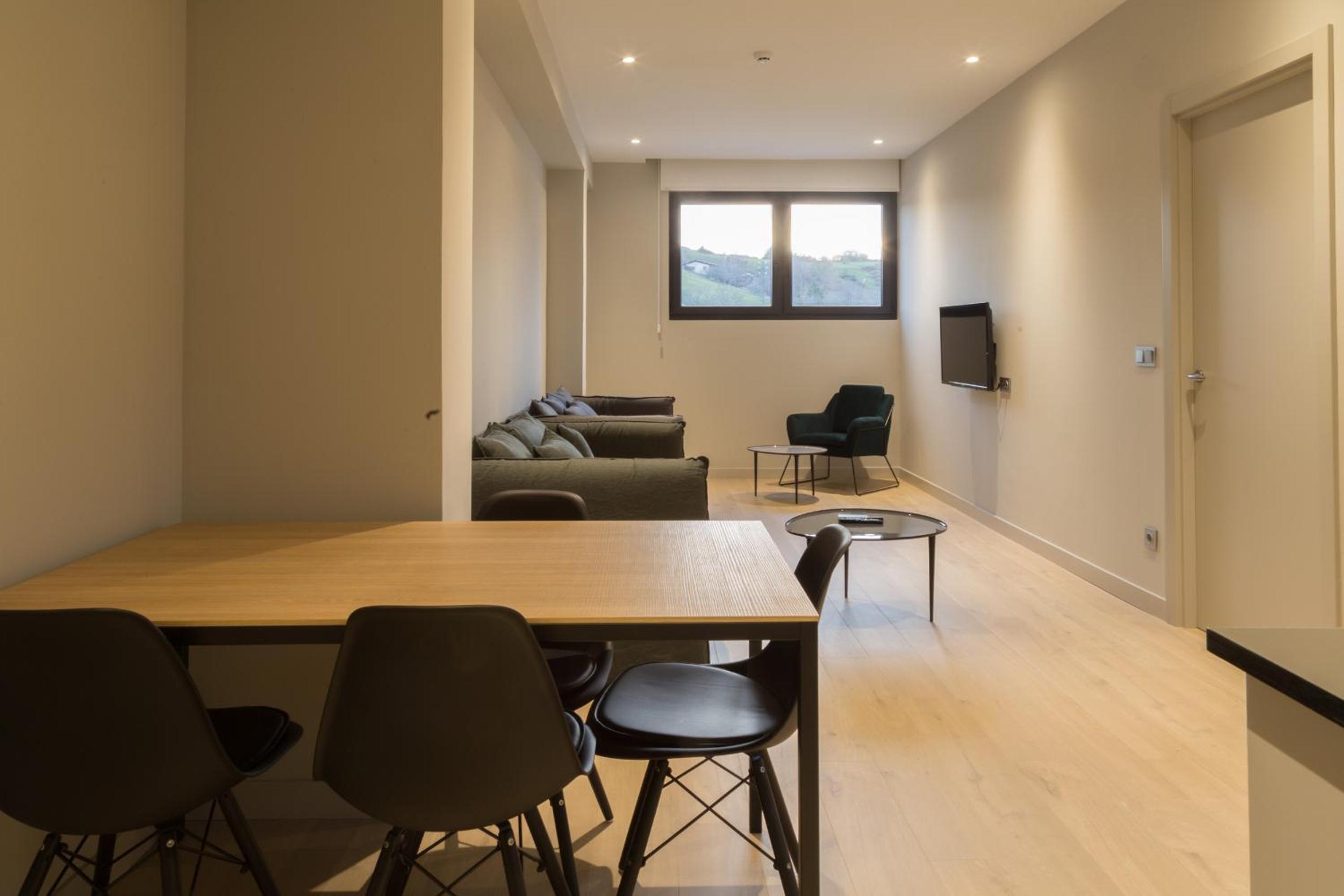 One-Bedroom Apartment - Photo 9