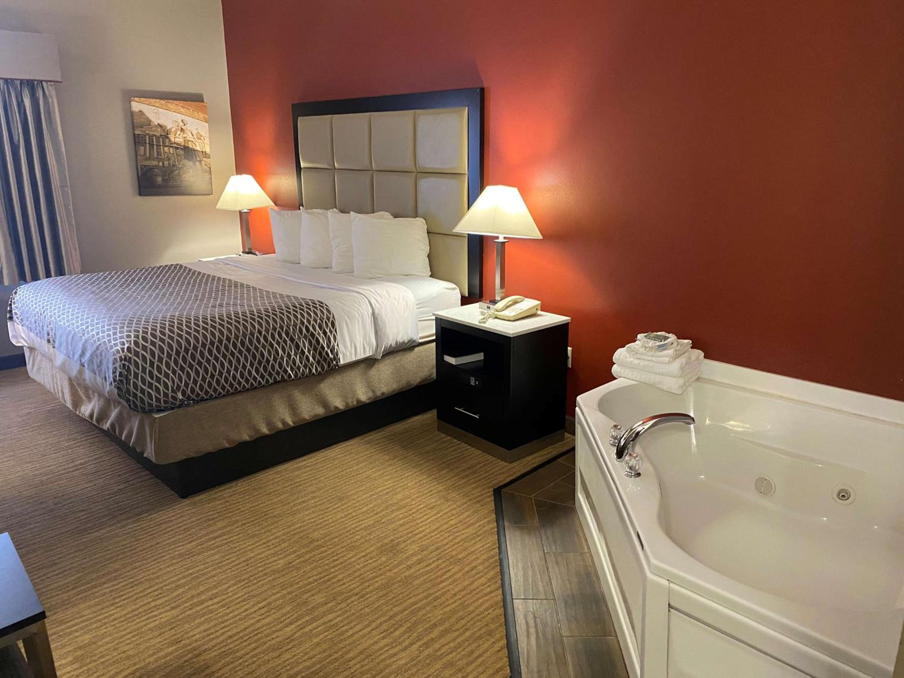 King Room with Hot Tub - Non-Smoking photo 2