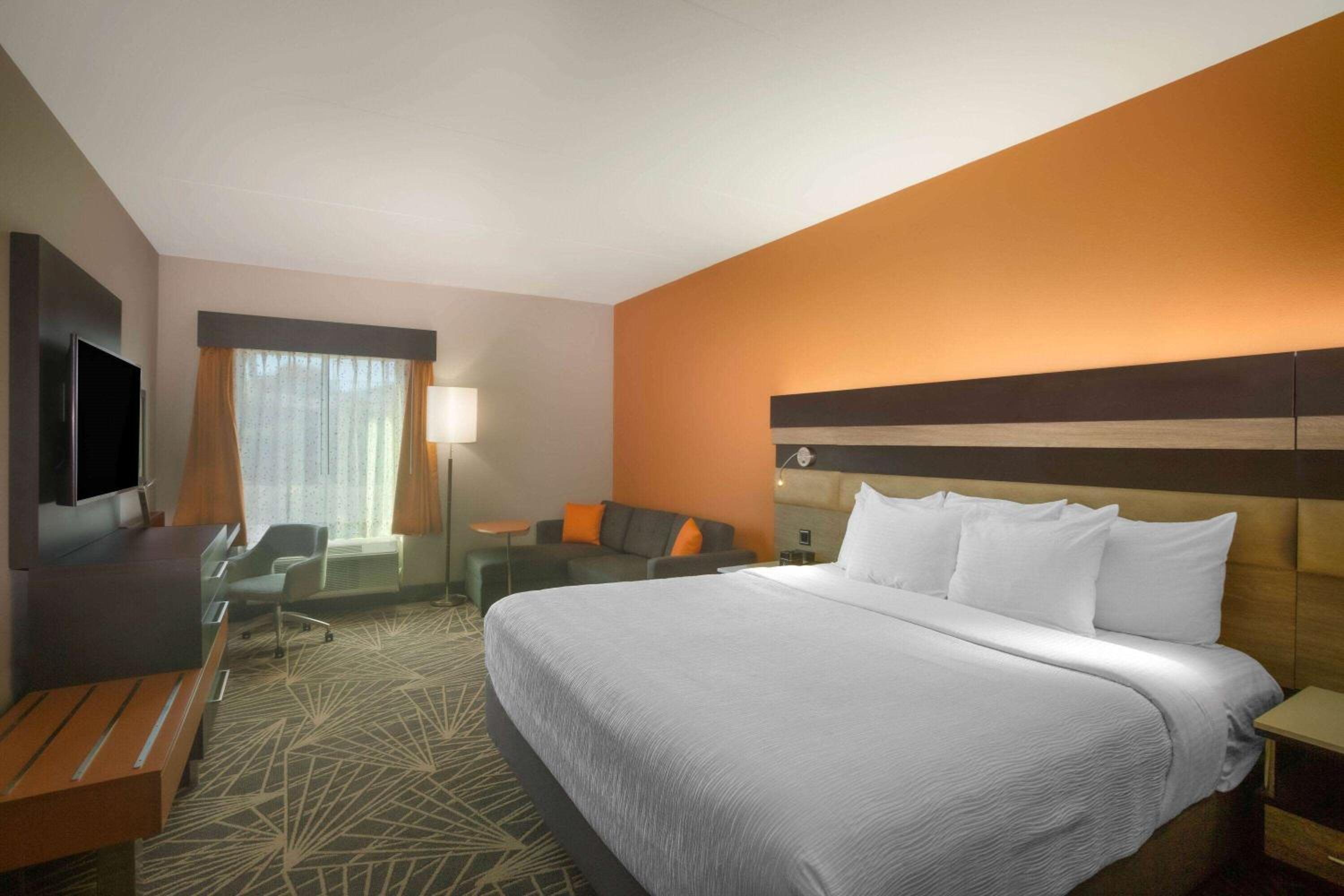 Deluxe King Room - Non-Smoking - Photo 1