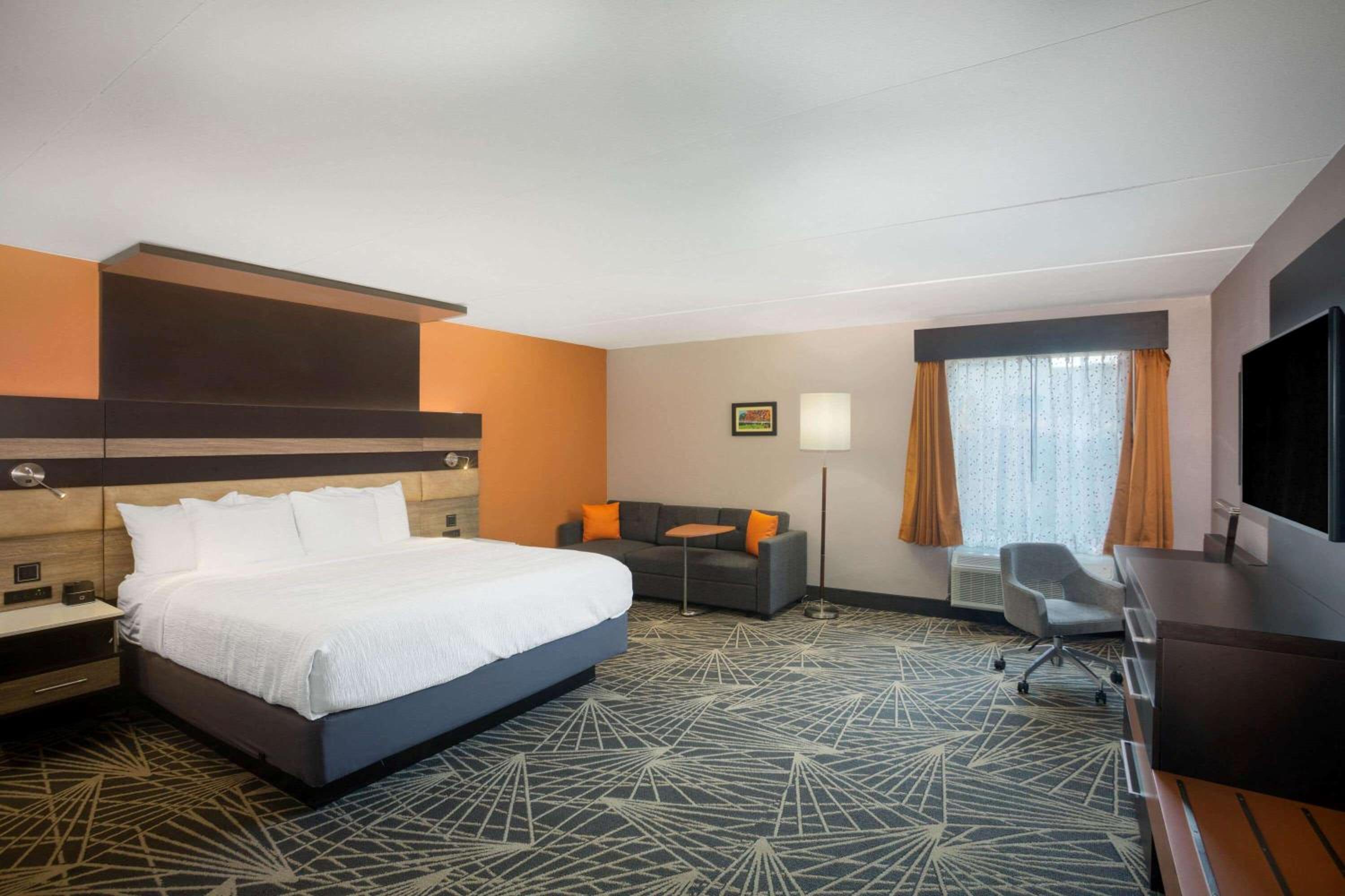Superior King Room - Non-Smoking - Photo 3