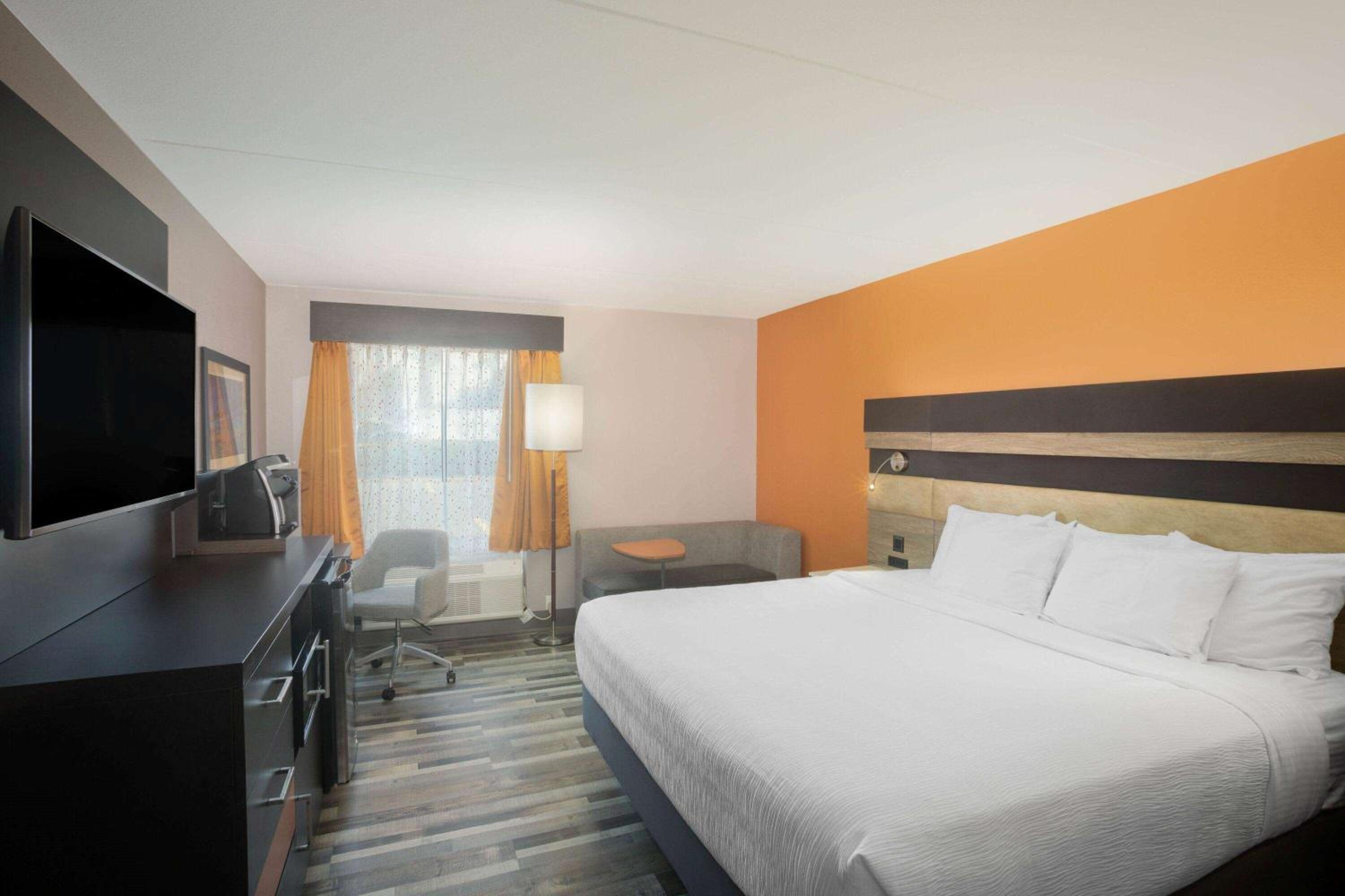King Studio Suite - Mobility Access/Non-Smoking - Photo 4