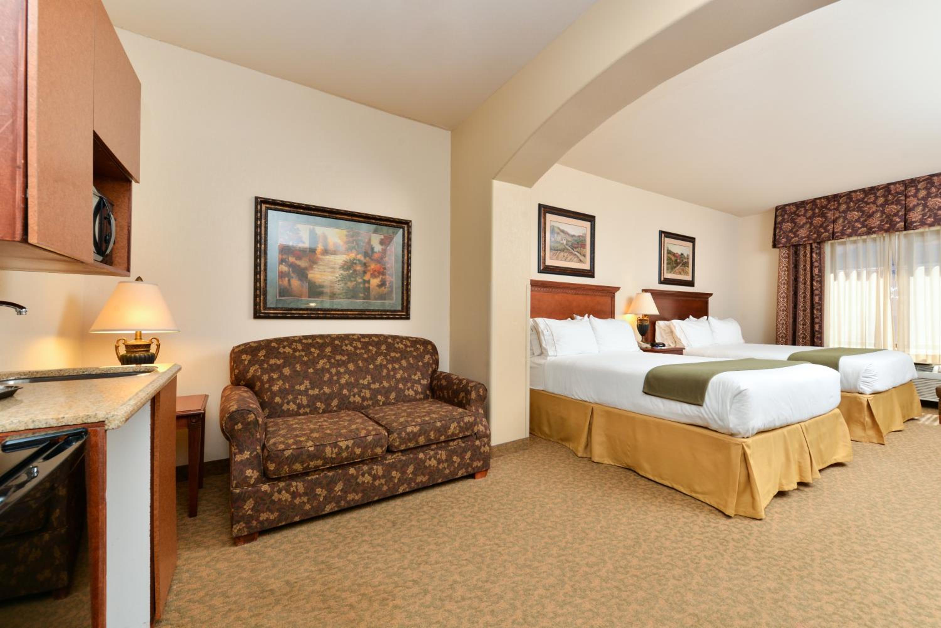Two-Bedroom Suite - Photo 1