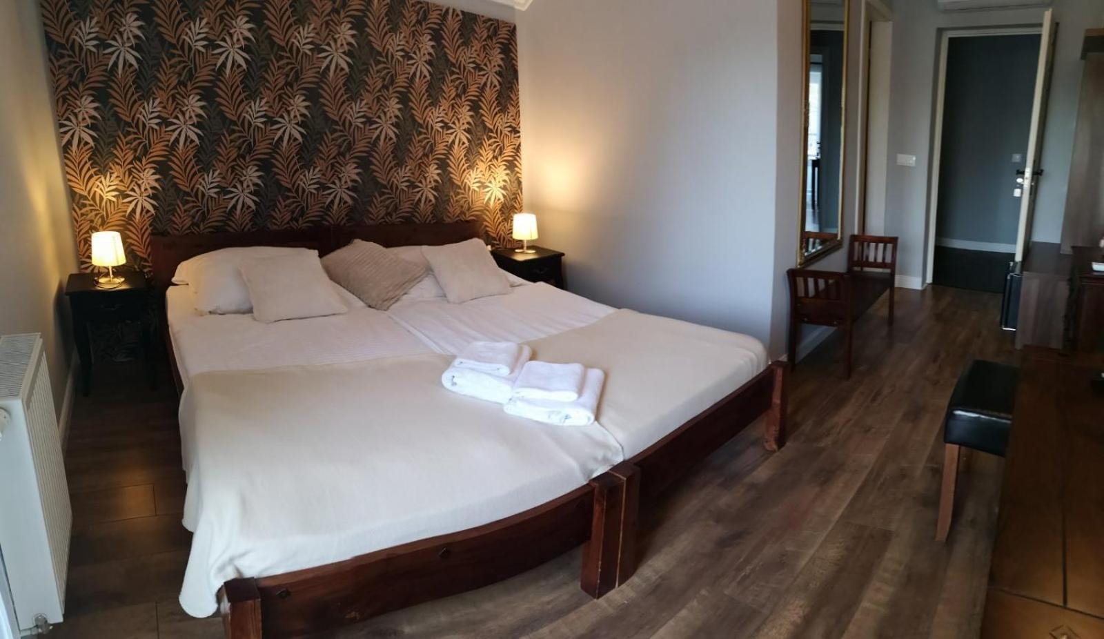 Double or Twin Room with Private Bathroom photo 2