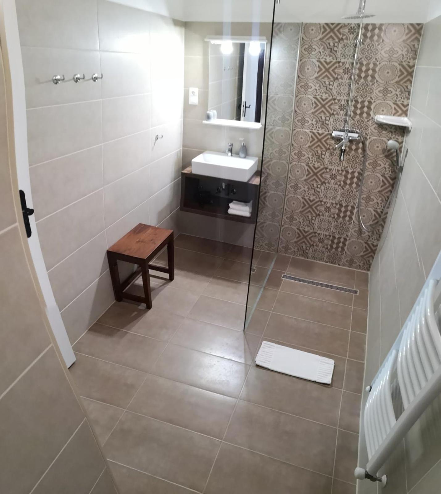 Family Room with Private Bathroom photo 1