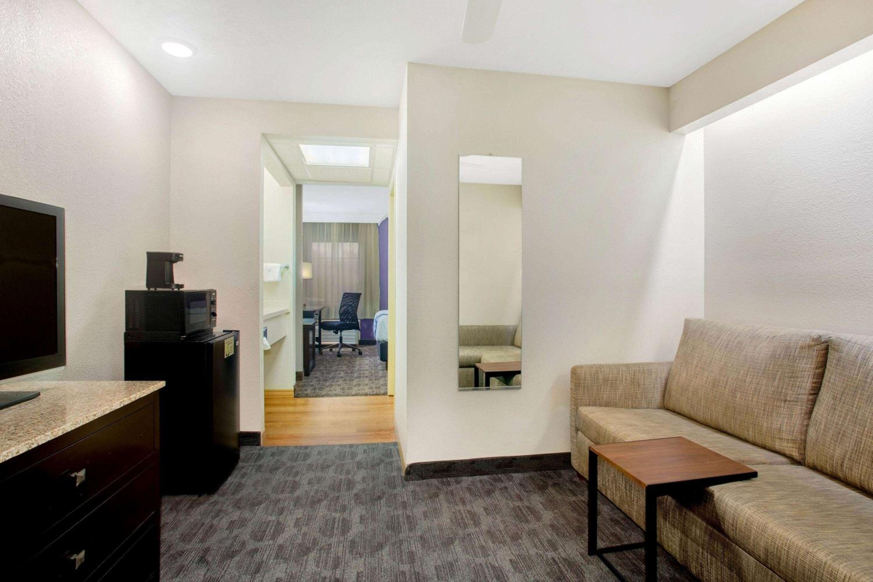King Suite - Non-Smoking - Photo 1