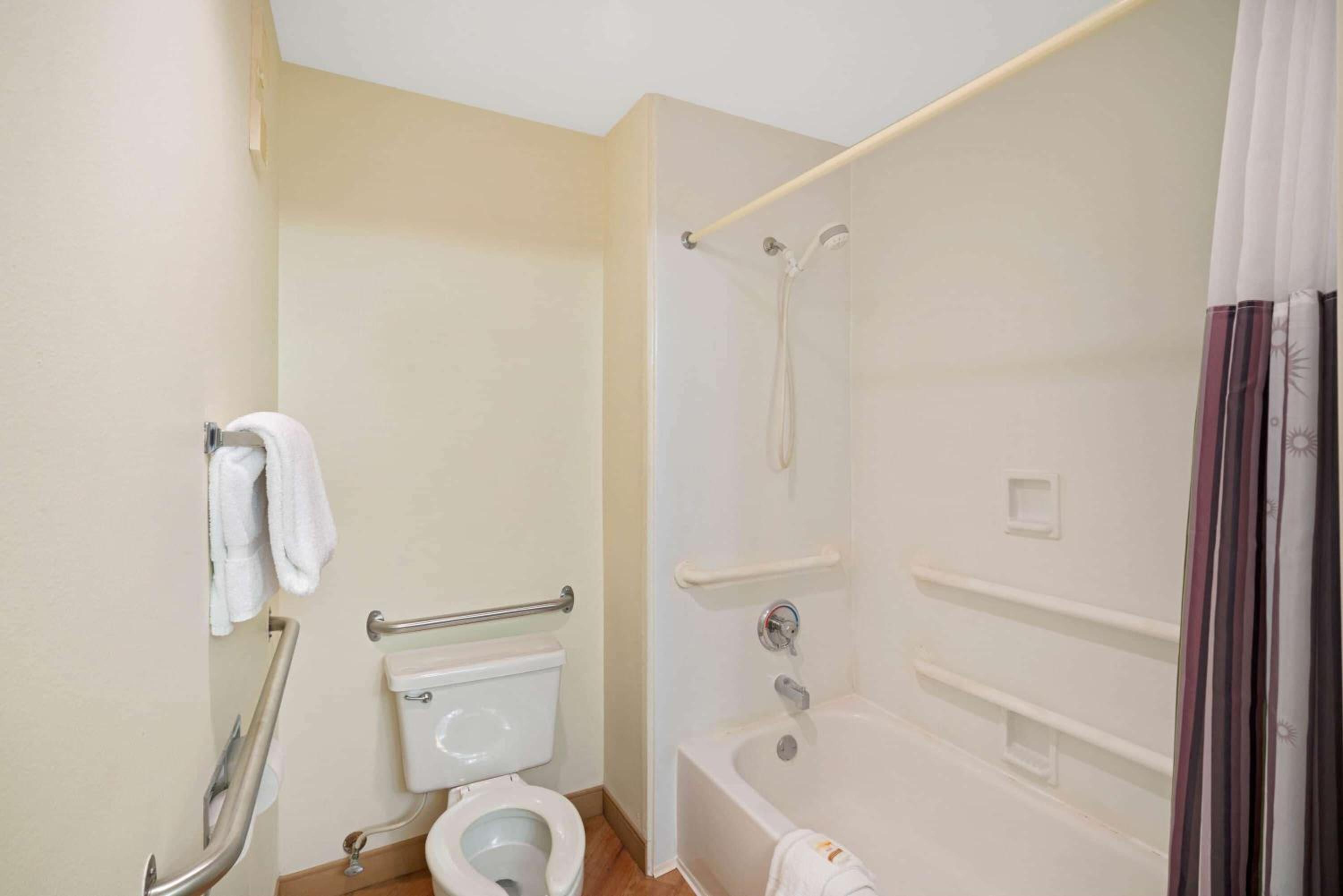 Double Room - Disability Access photo 2