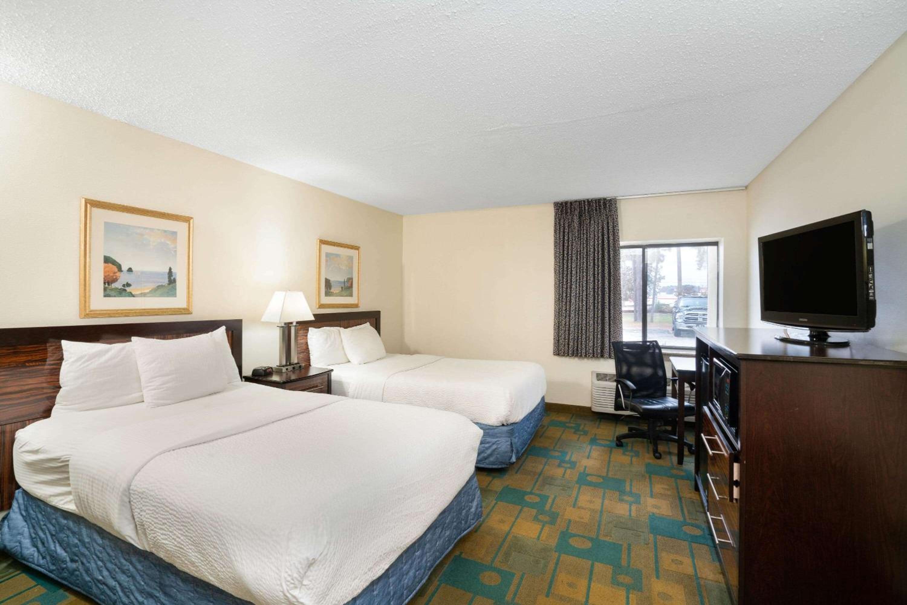 Deluxe Double Room With Two Double Beds photo 1
