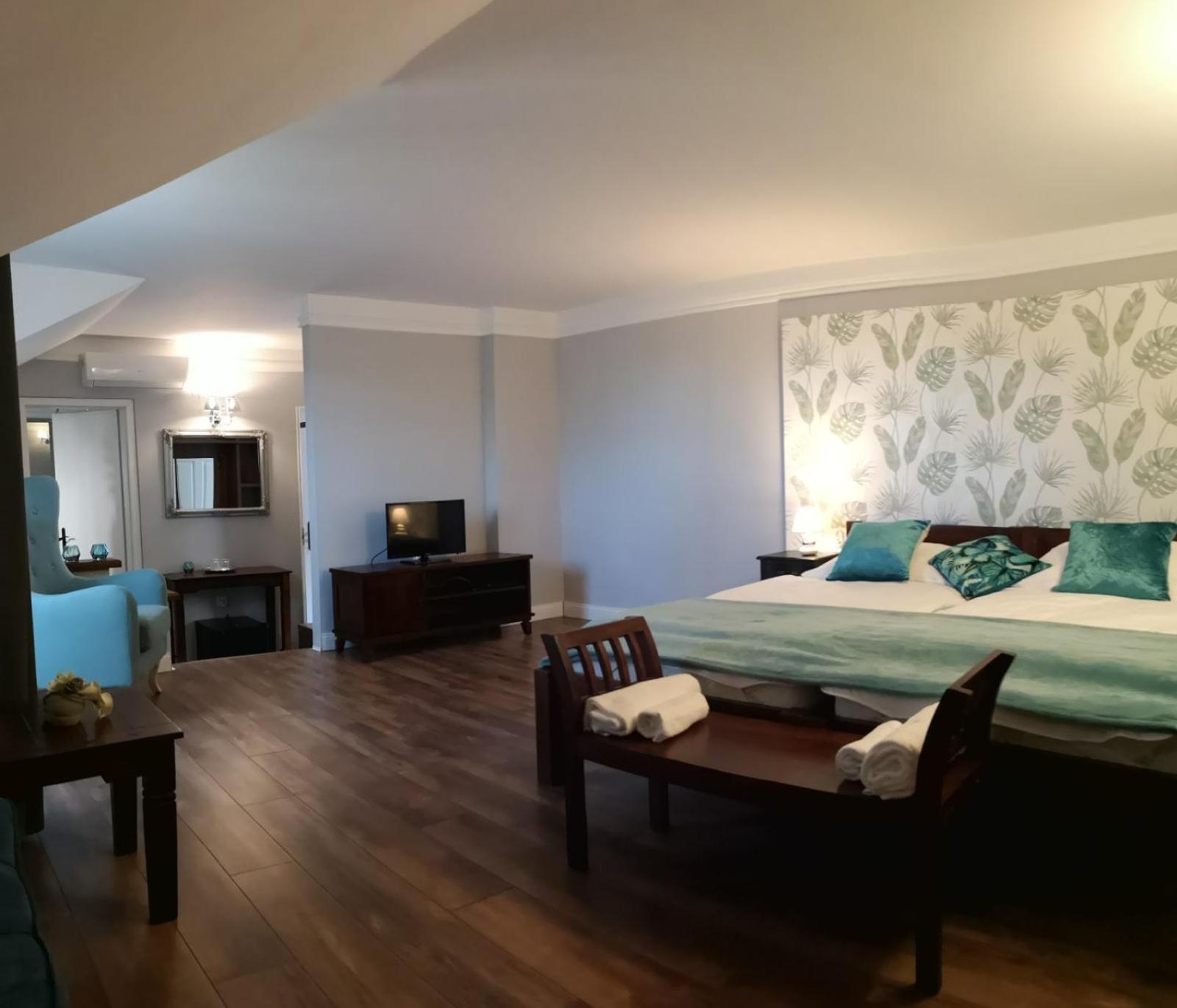 Standard Double or Twin Room photo 2