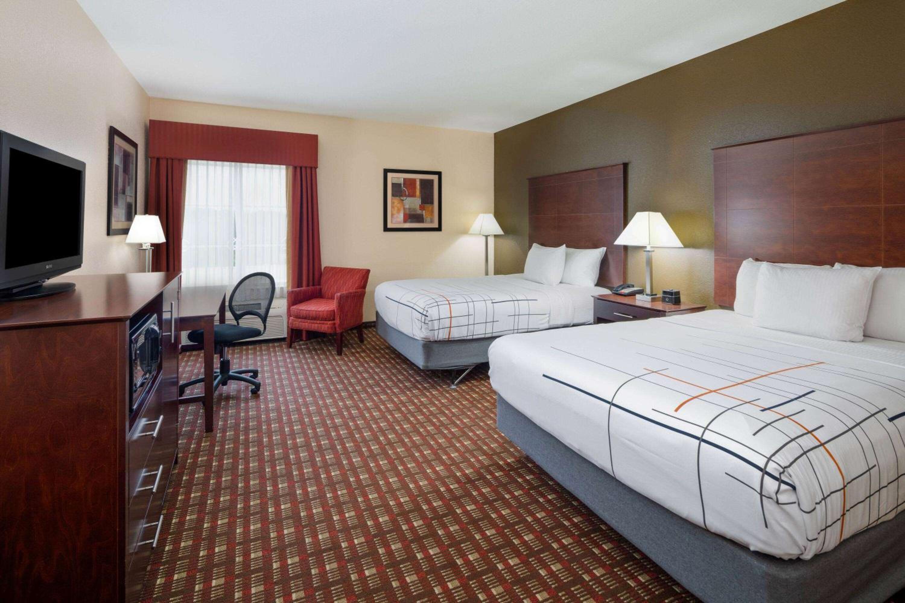 Queen Room with Two Queen Beds and Bath Tub - Mobility Accessible/Non-Smoking - Photo 1