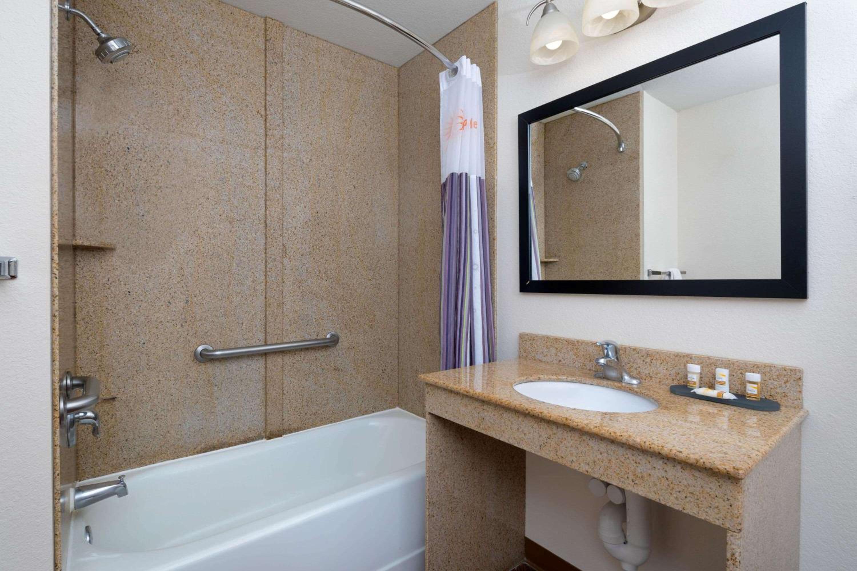 Executive King Room - Photo 7