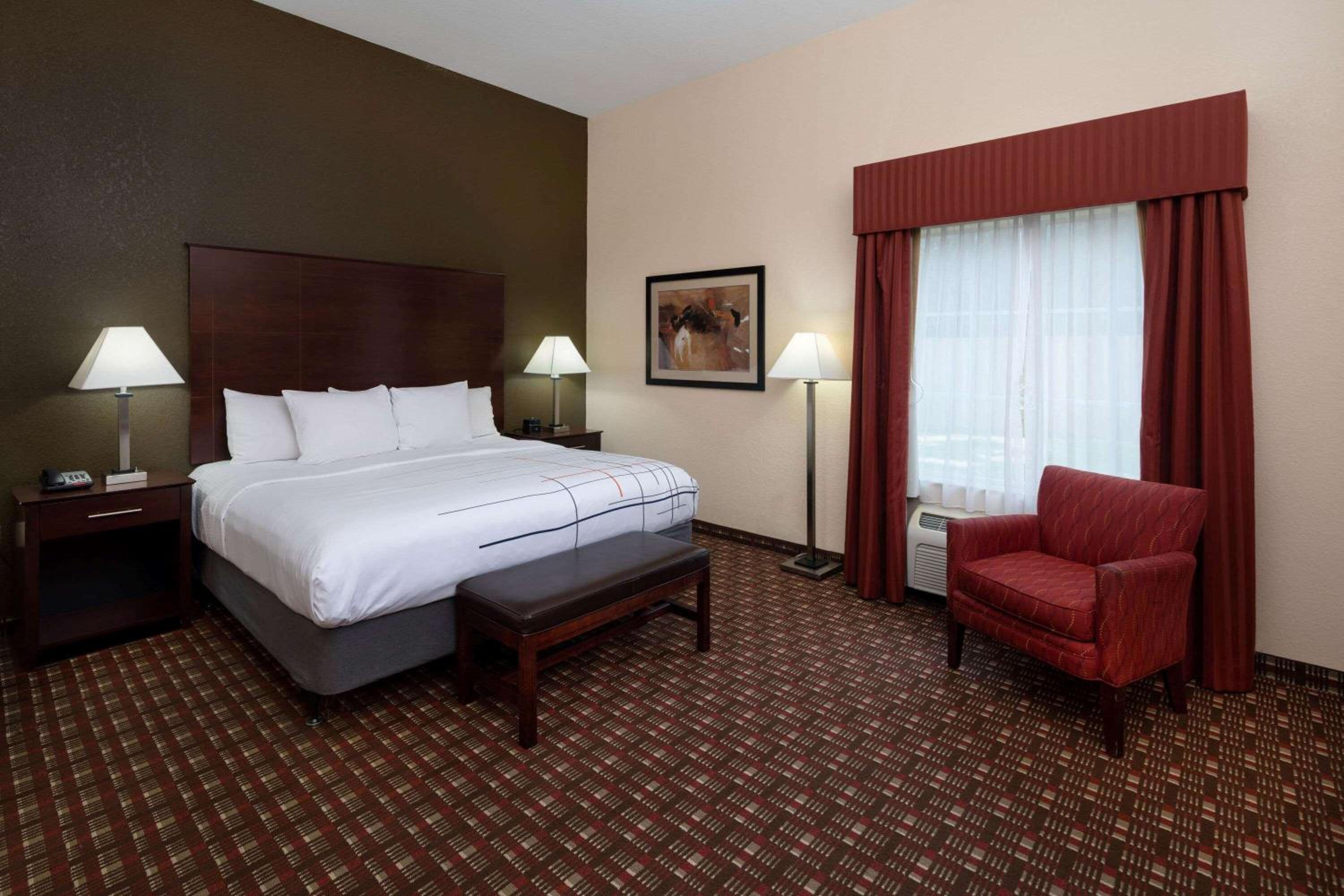 Executive King Room - Photo 3