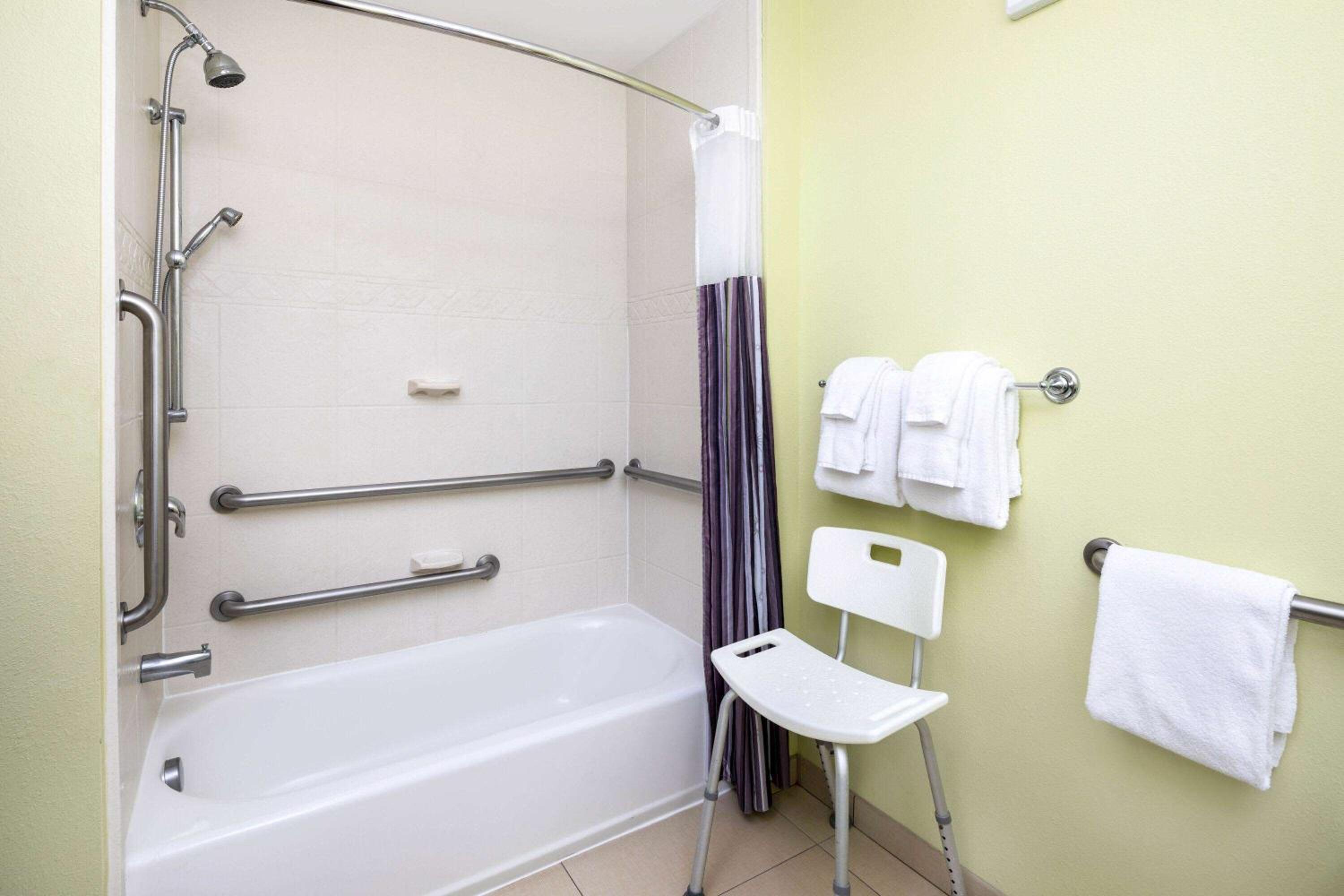 King Room with Bathtub with Grab Bars - Mobility/Hearing Accessible/Non-Smoking - Photo 6