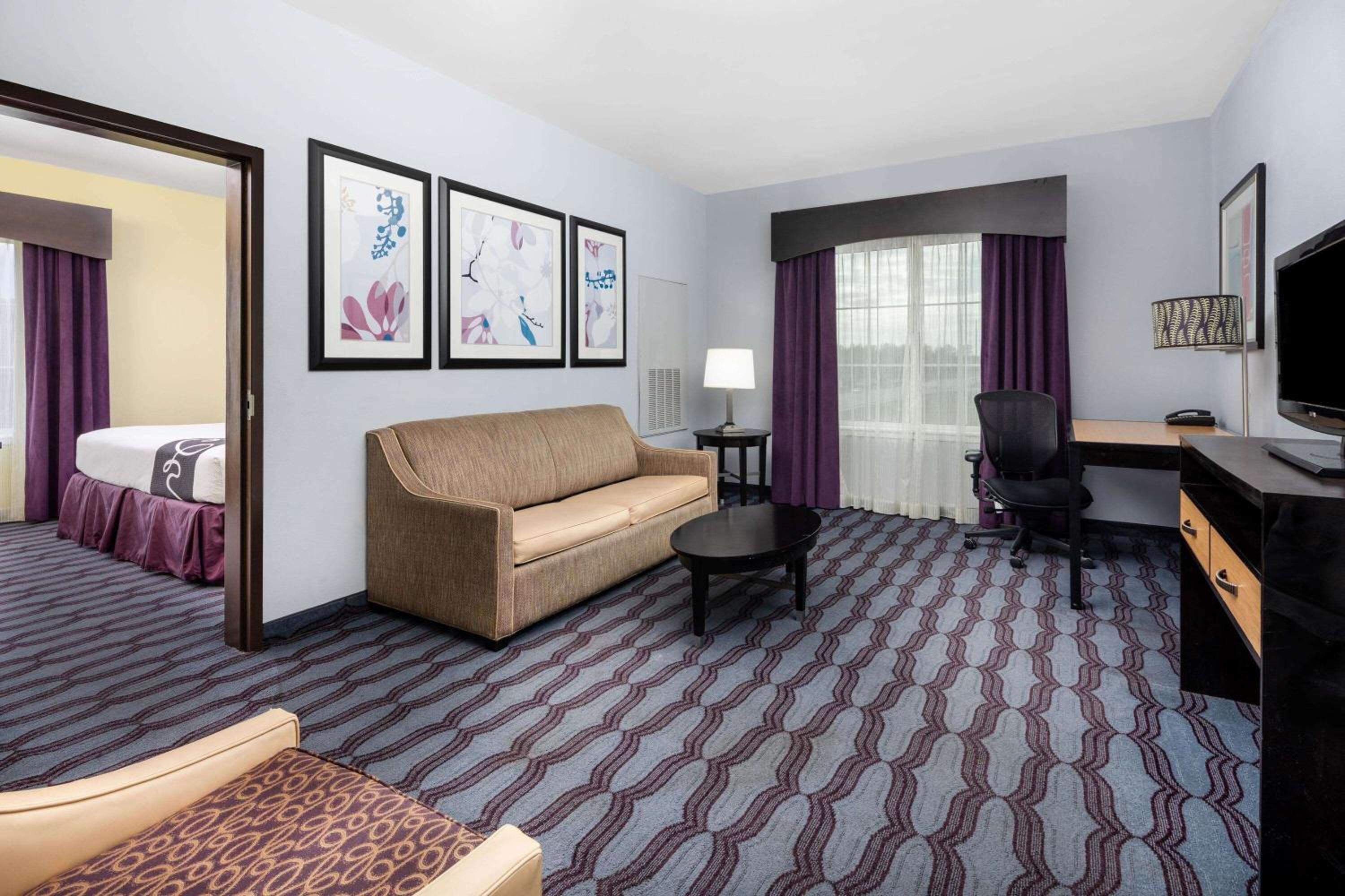 One- Bedroom King  Suite with Tub with Grab Bars - Mobility/Hearing Accessible/ Non-Smoking - Photo 2