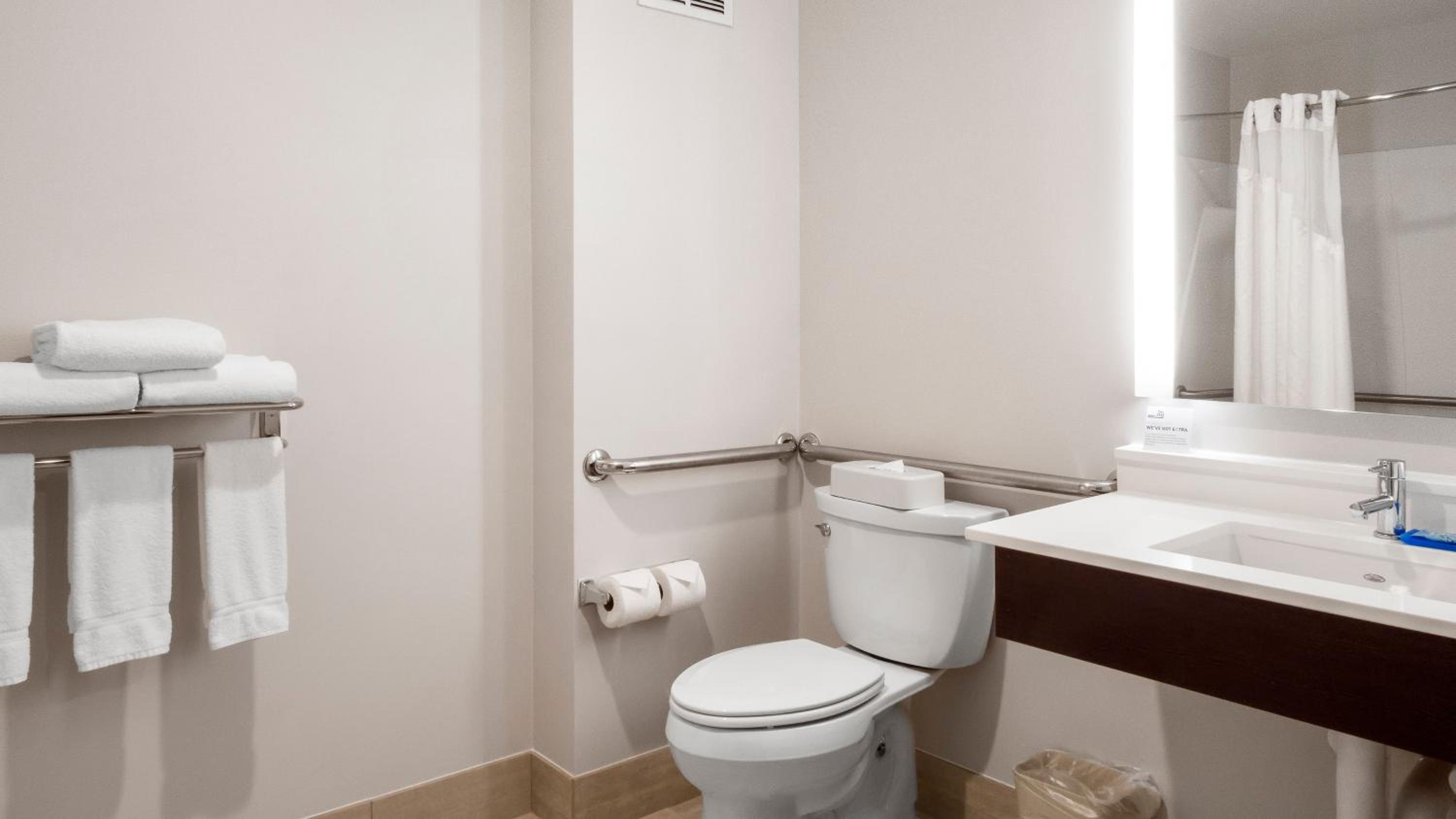 Suite - Hearing Accessible - Non-Smoking - Photo 2