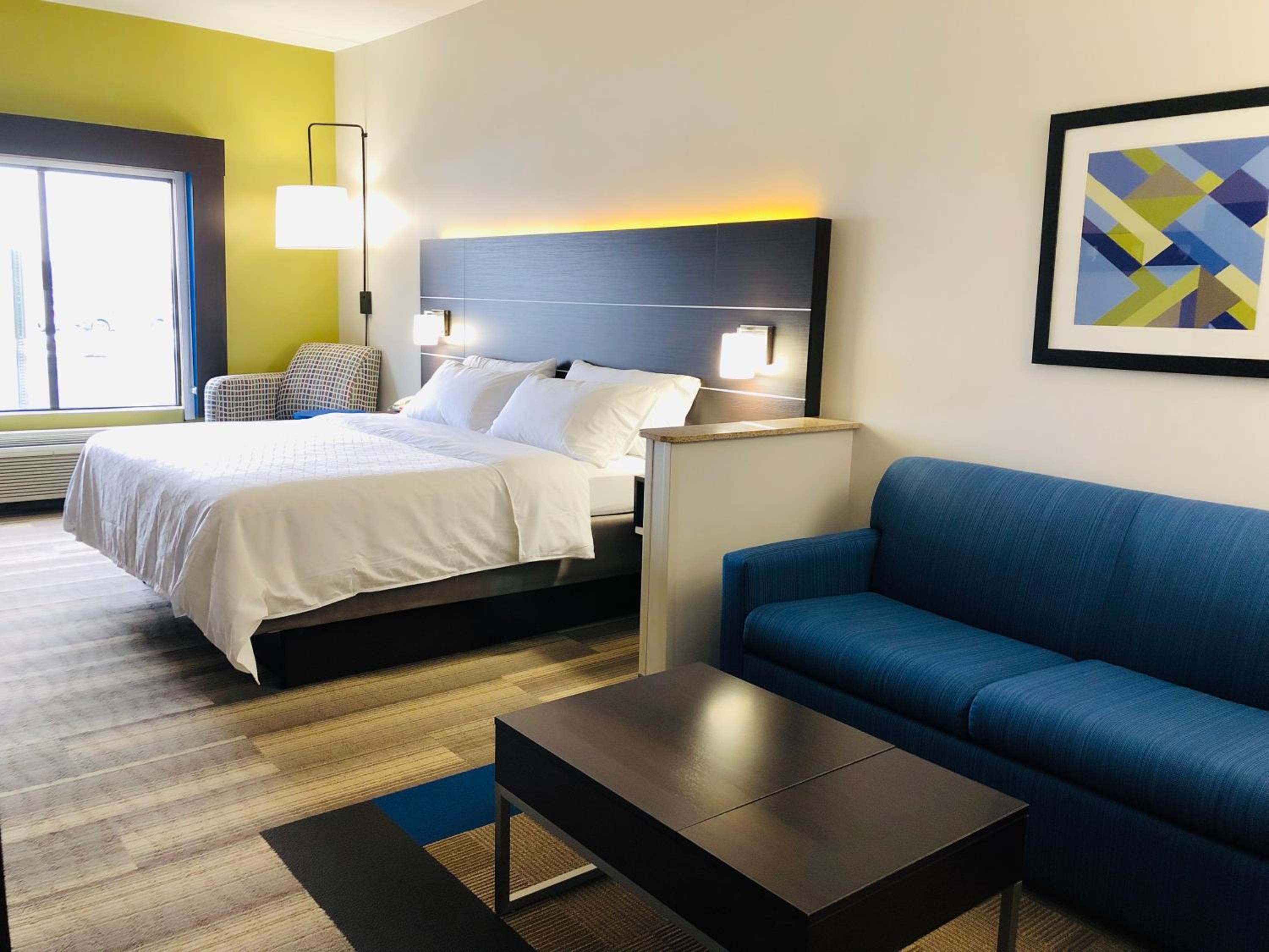 King Suite with Sofa Bed - Photo 3