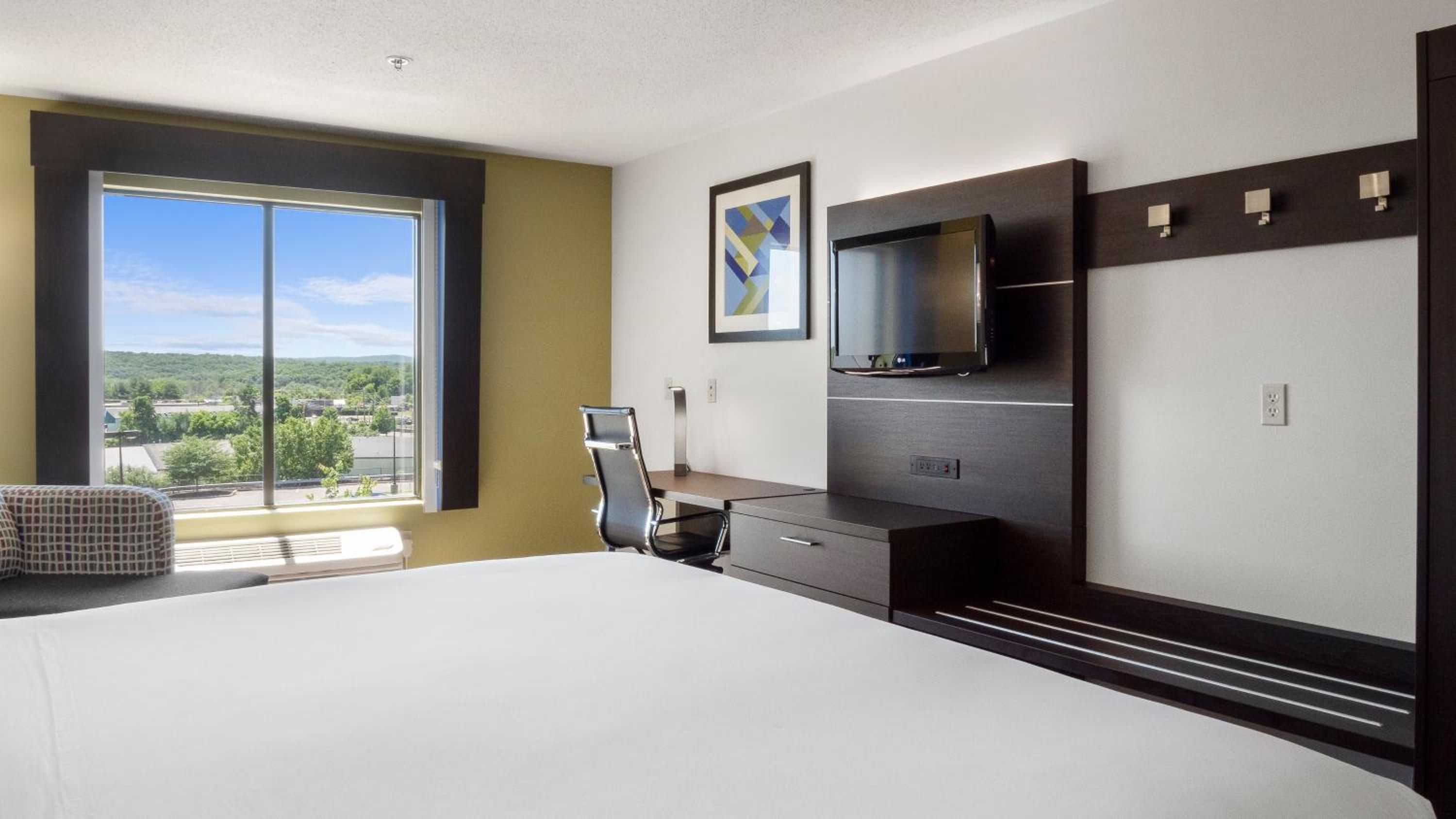 Standard King Room - Photo 3