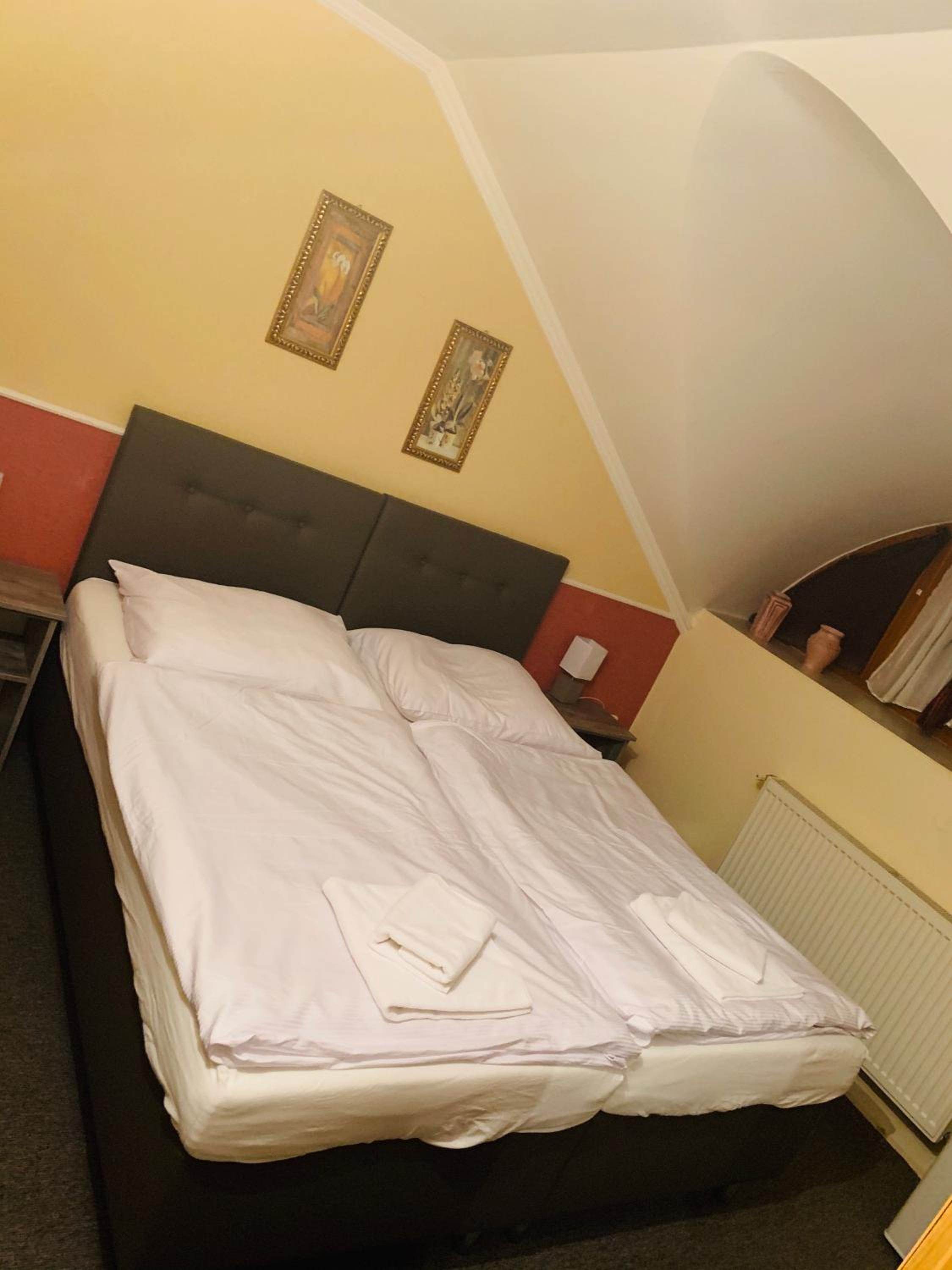 Double Room with Private Bathroom photo 2