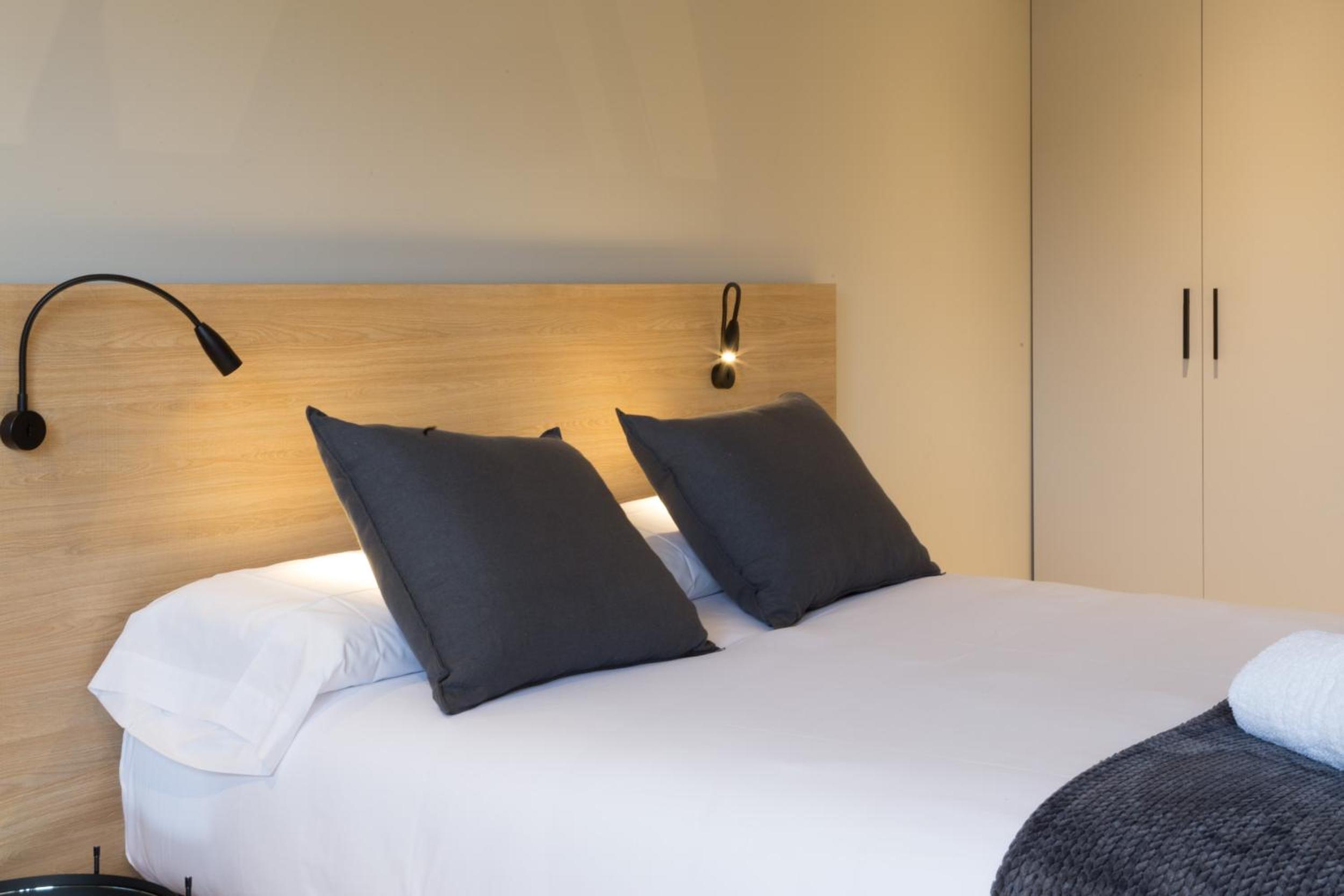 One-Bedroom Apartment - Photo 2