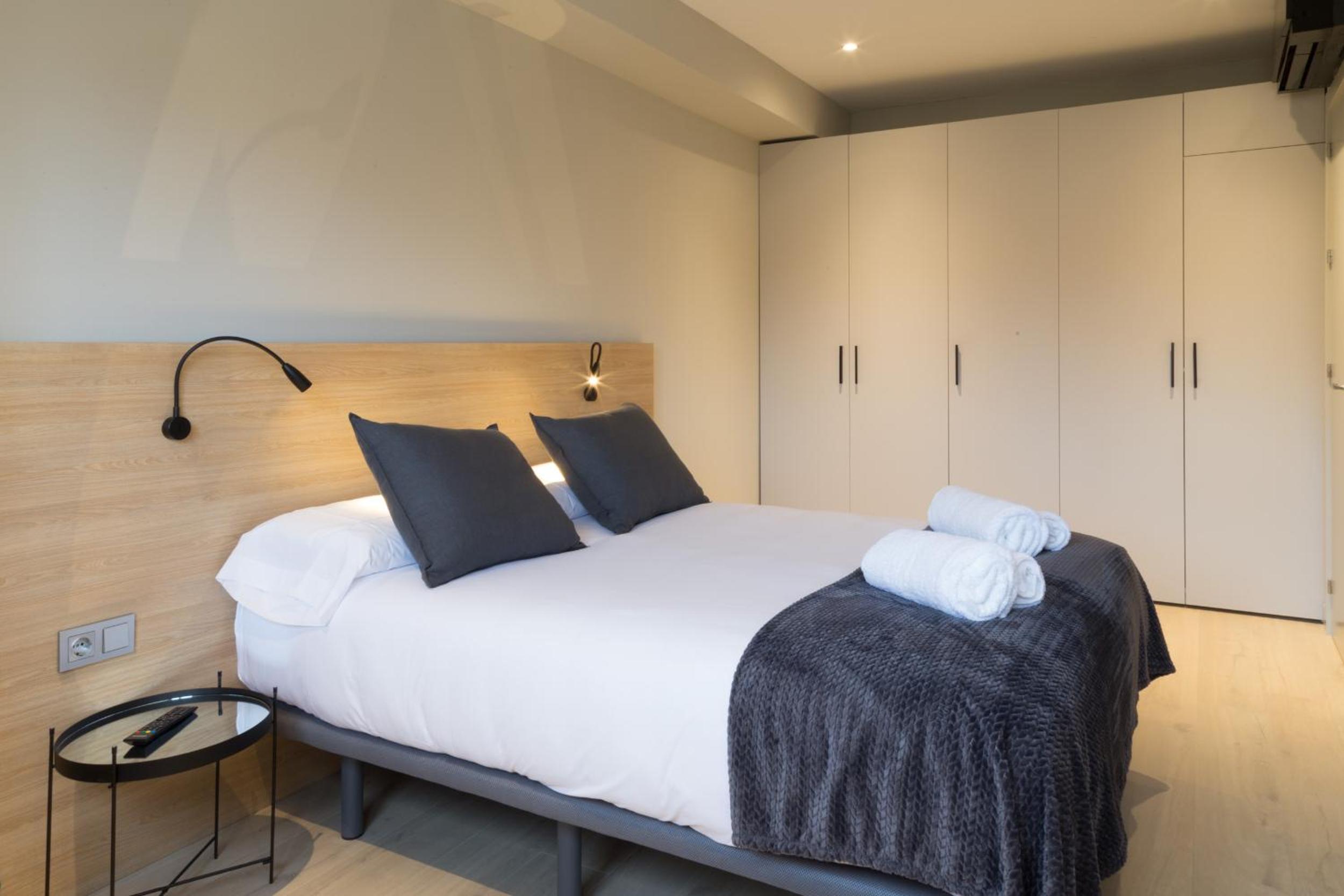 One-Bedroom Apartment - Photo 3