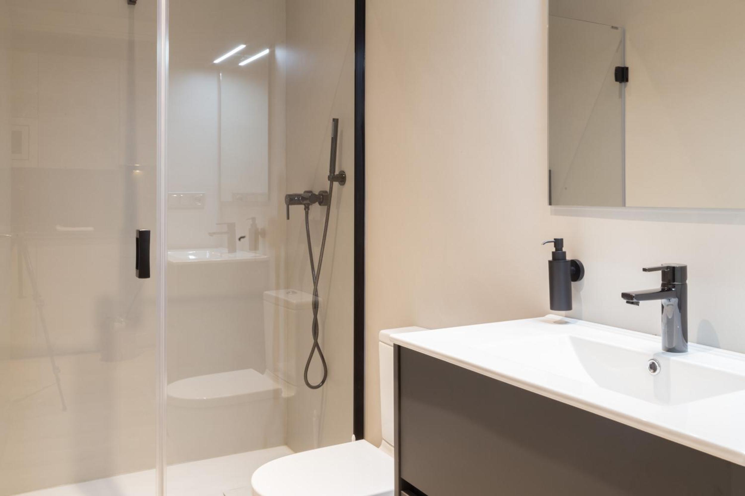 One-Bedroom Apartment - Photo 19