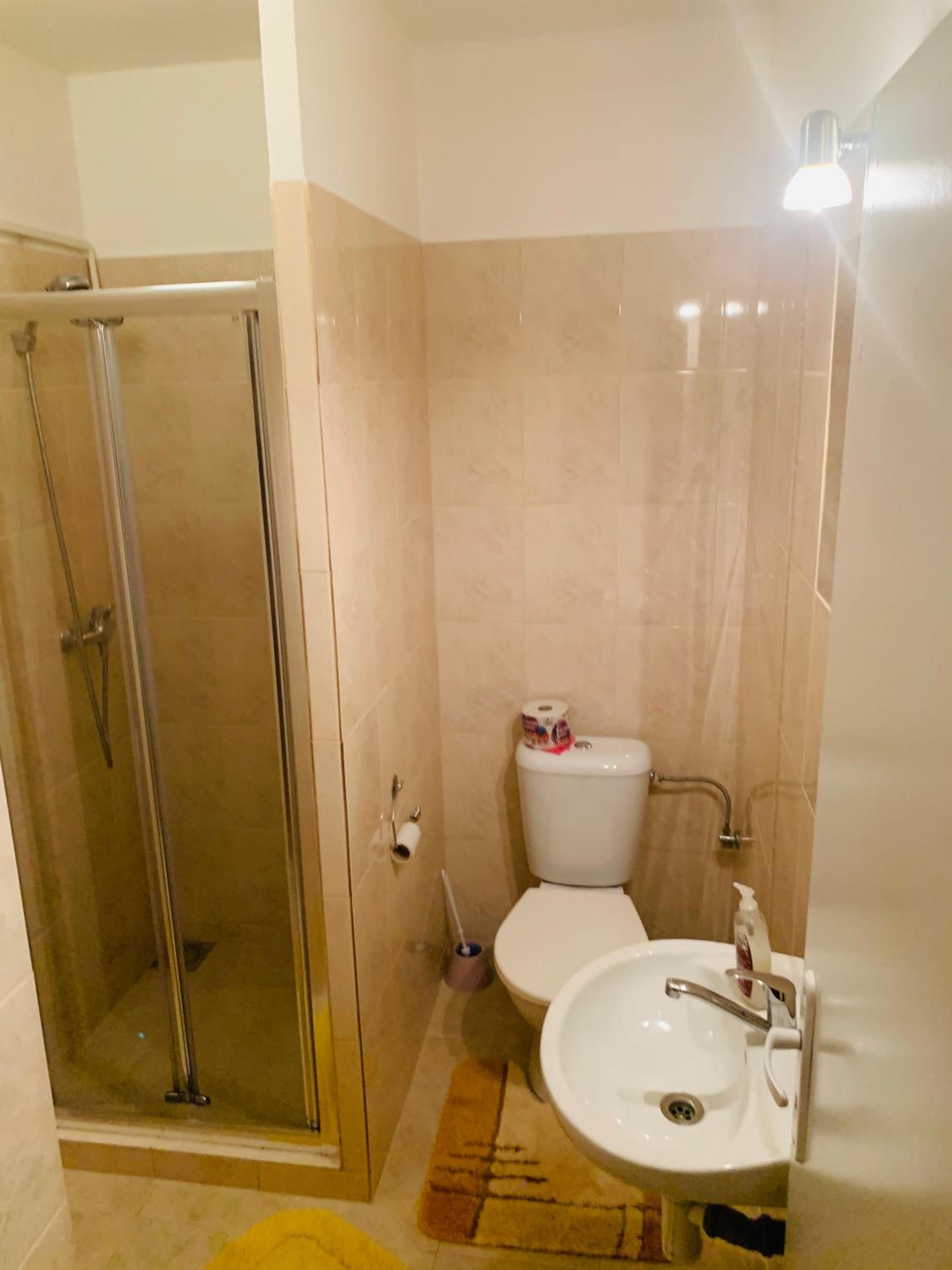 Quadruple Room with Private Bathroom photo 2