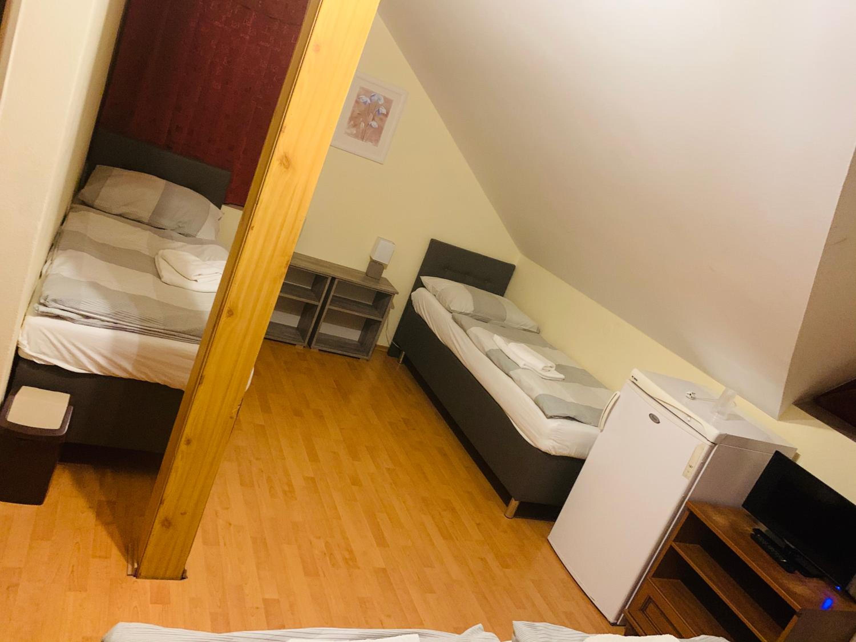 Quadruple Room with Private Bathroom photo 1