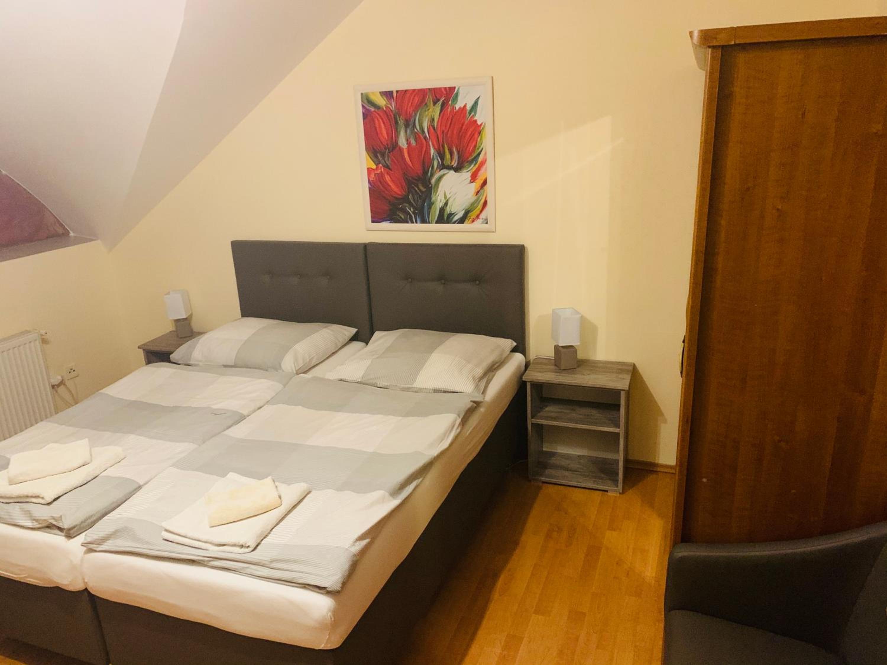 Quadruple Room with Private Bathroom photo 3