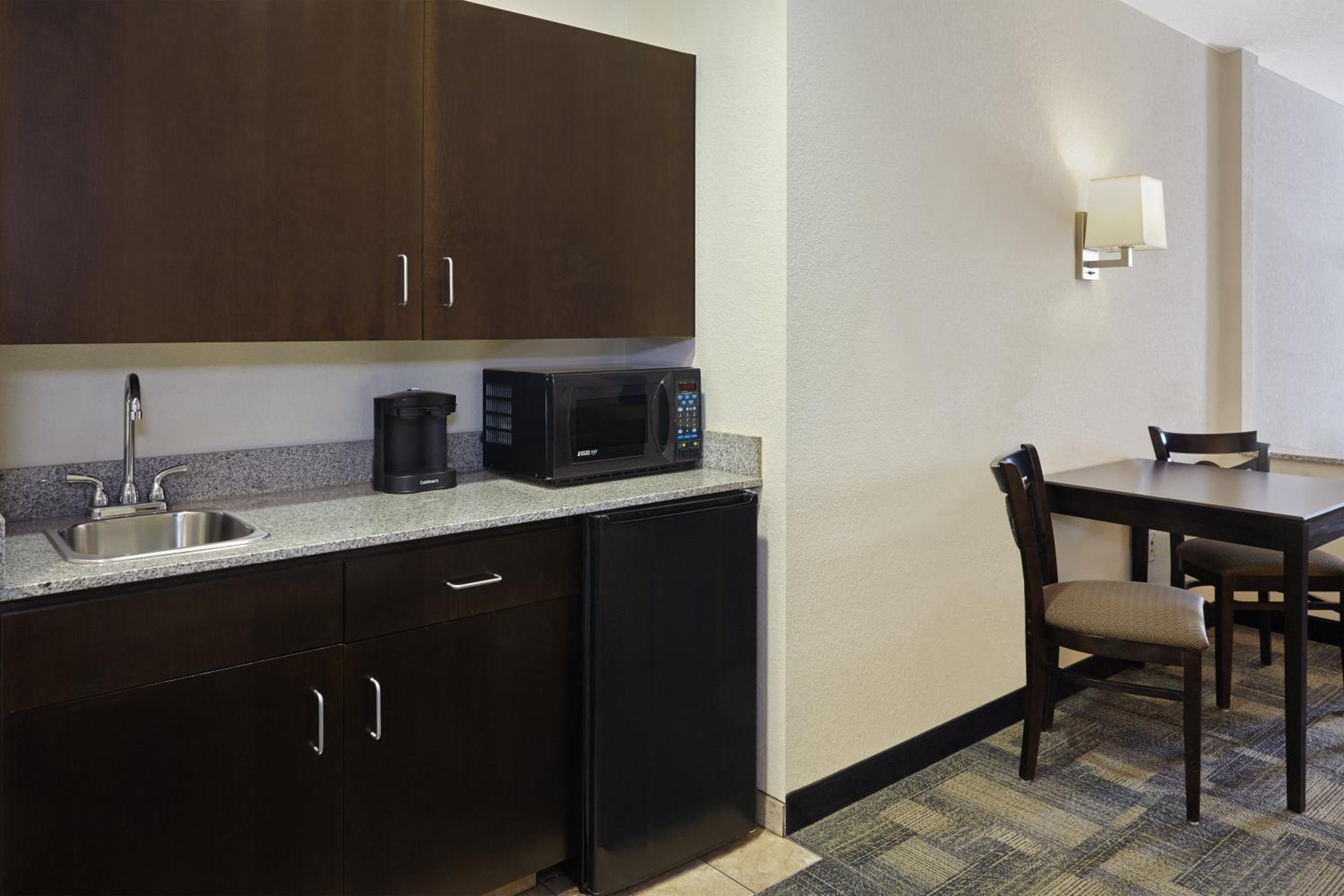King Suite - Disability Access Tub/Non-Smoking - Photo 2