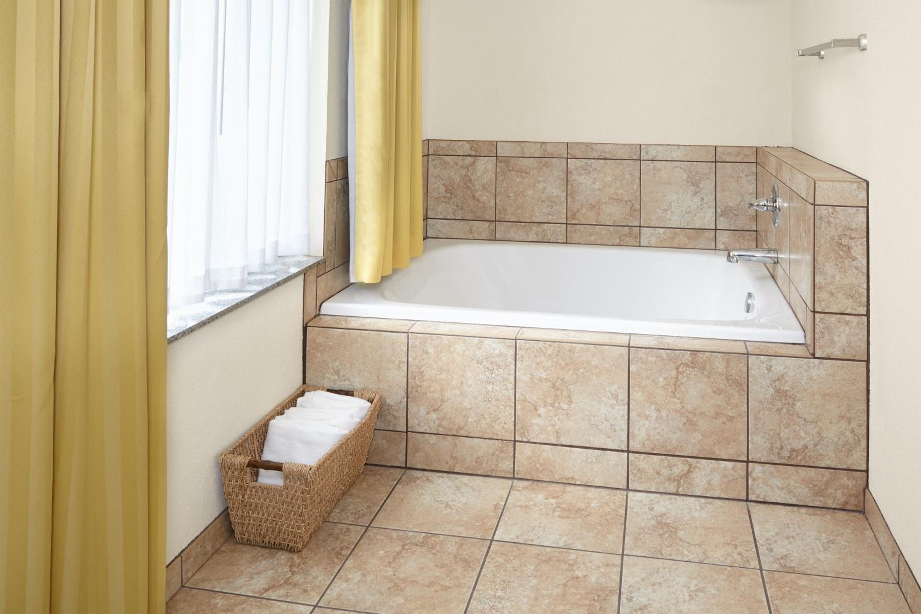 Standard King Room - Photo 2