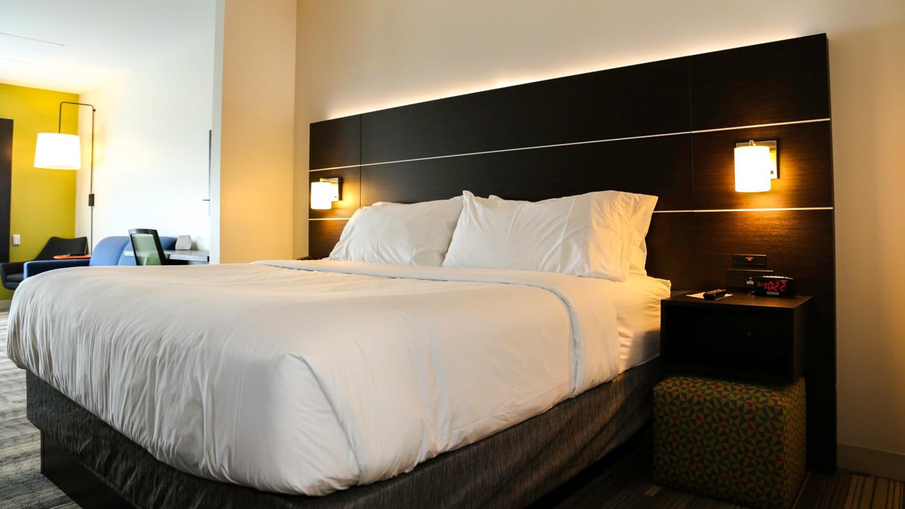Standard King Room photo 1