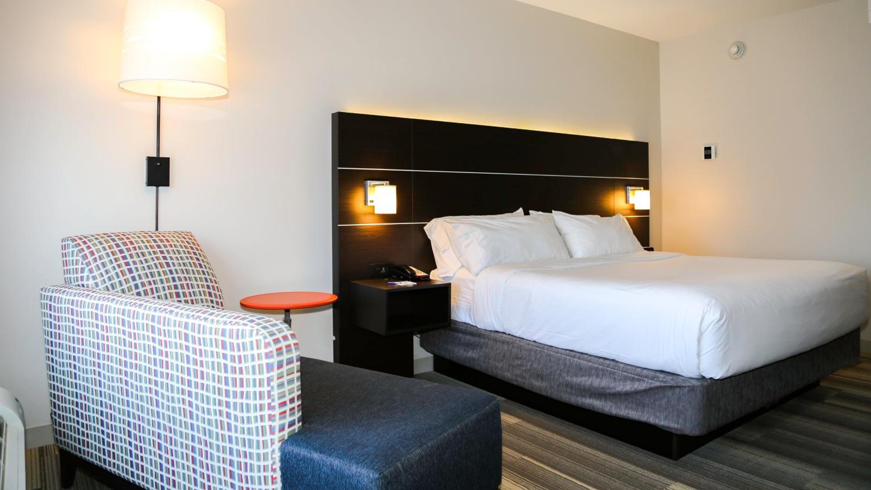 Standard King Room photo 2