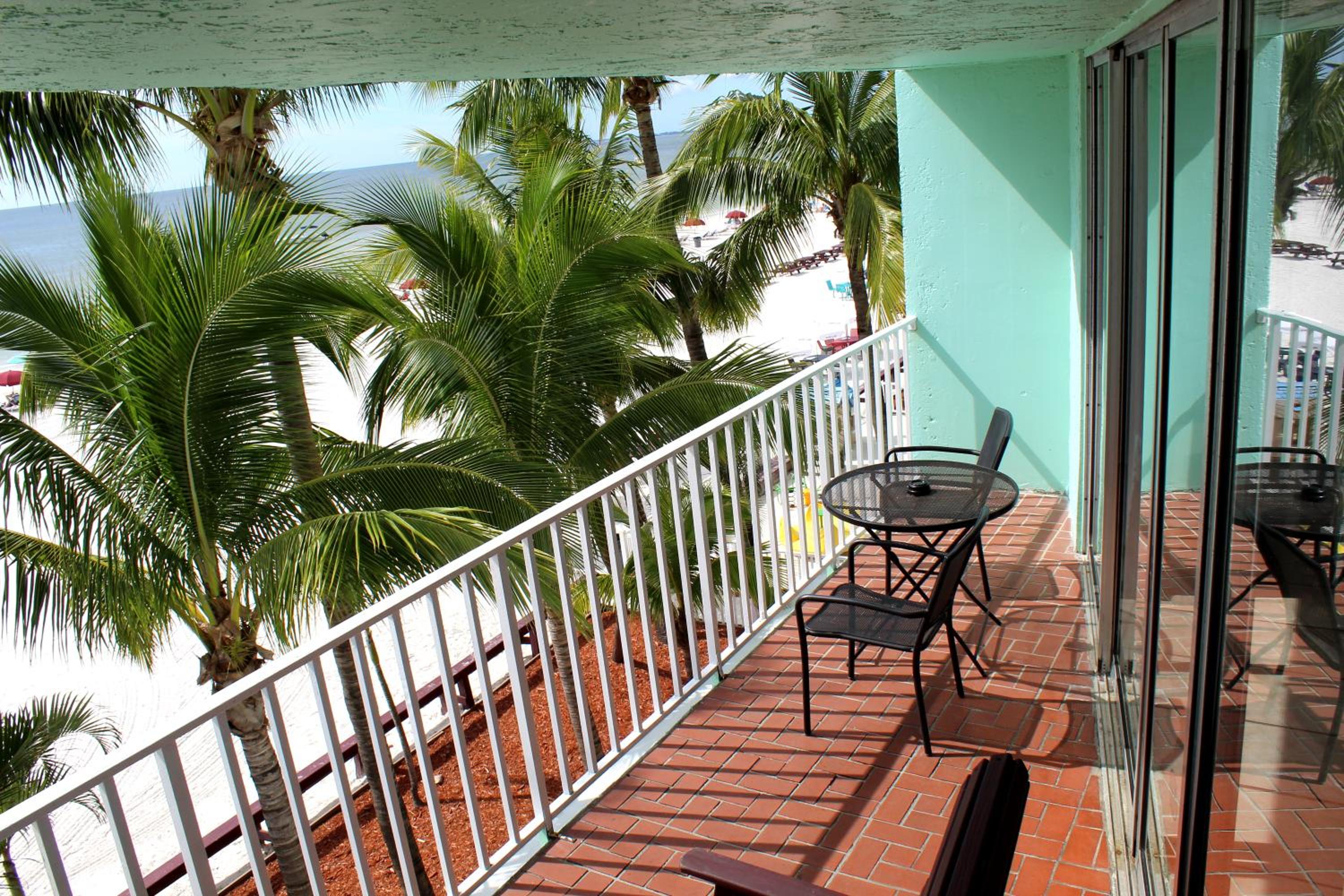 Beachfront King Bed Suite with Balcony photo 3