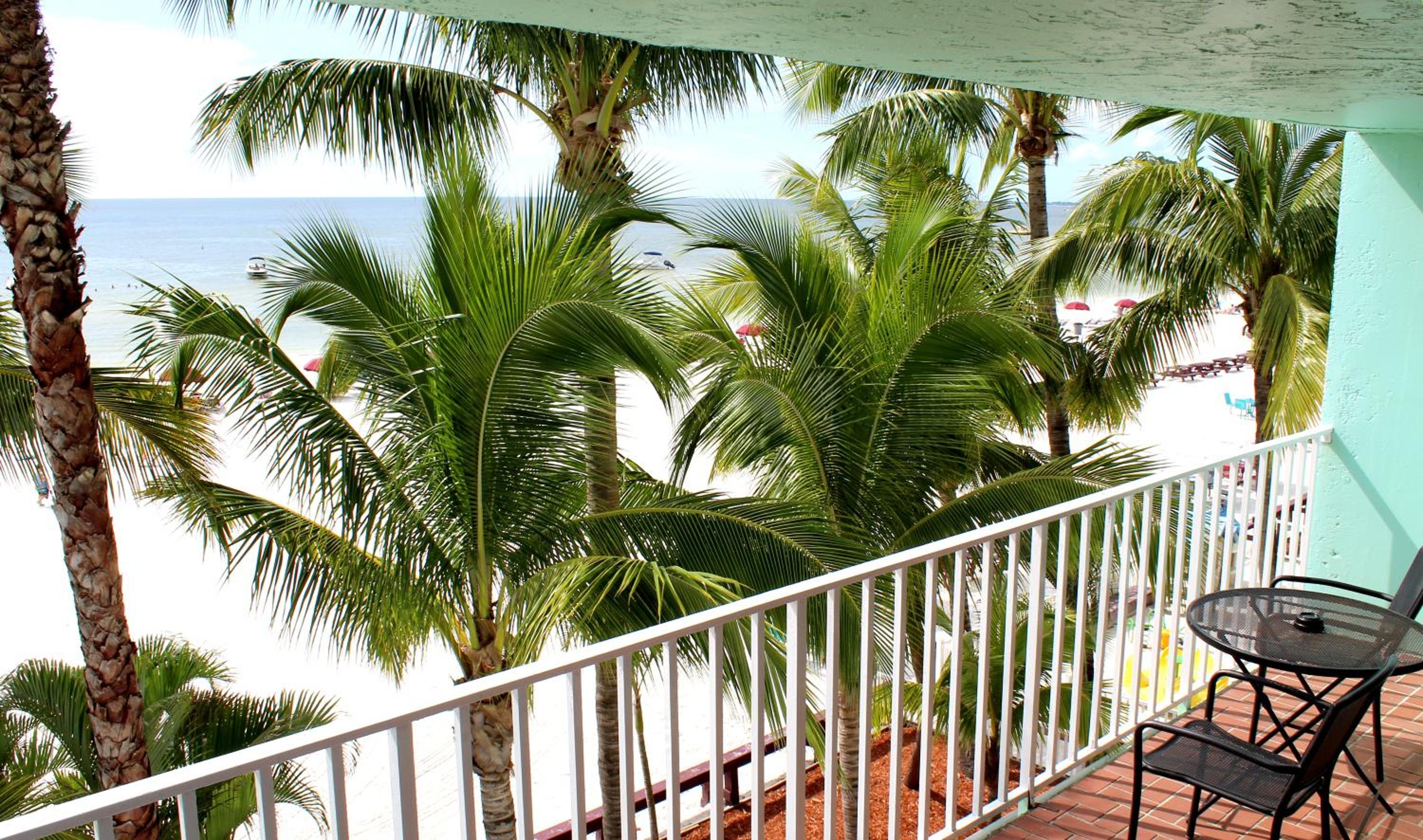 Beachfront Two Double Beds Suite with Balcony - Photo 3