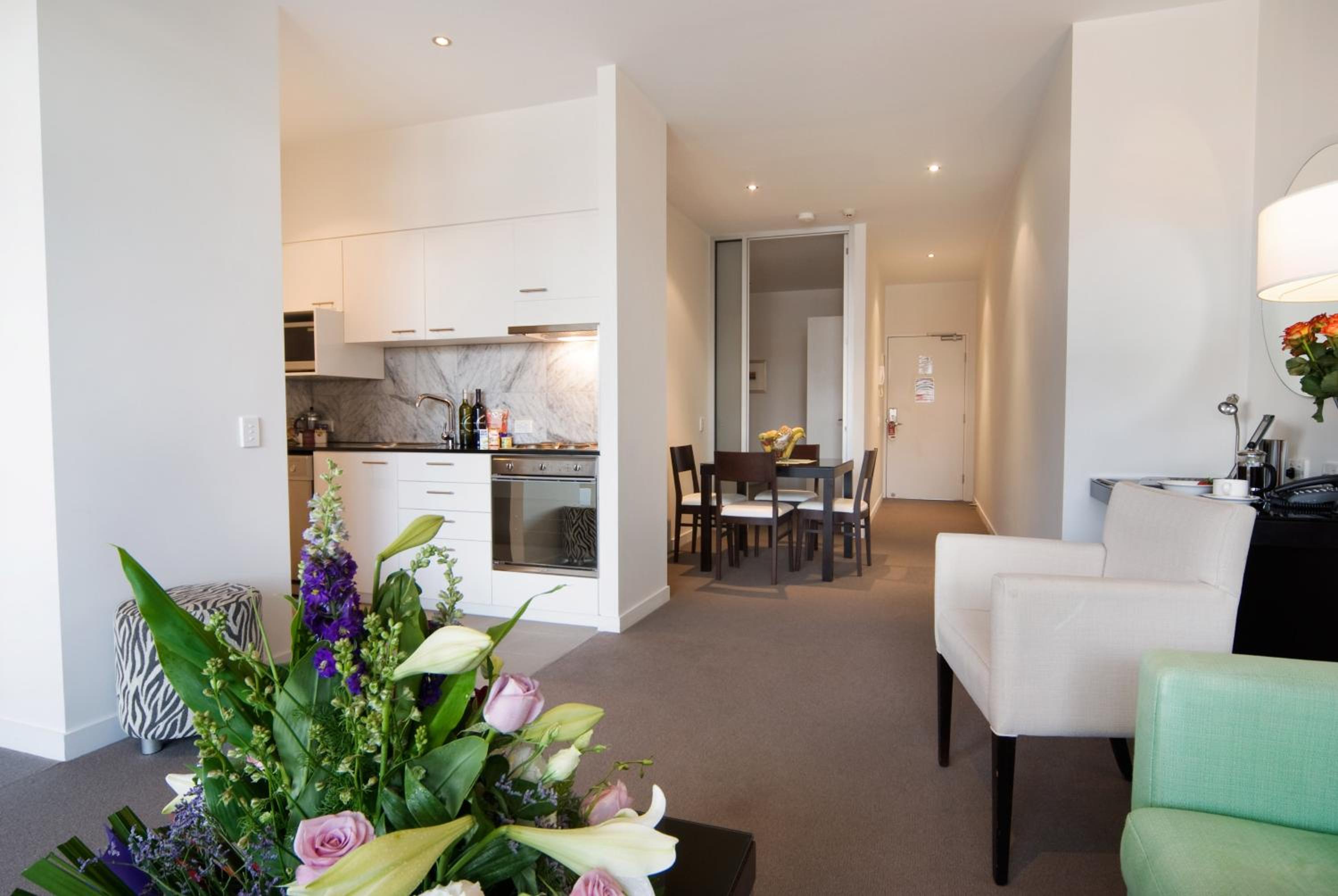 Executive One-Bedroom Apartment - Photo 8