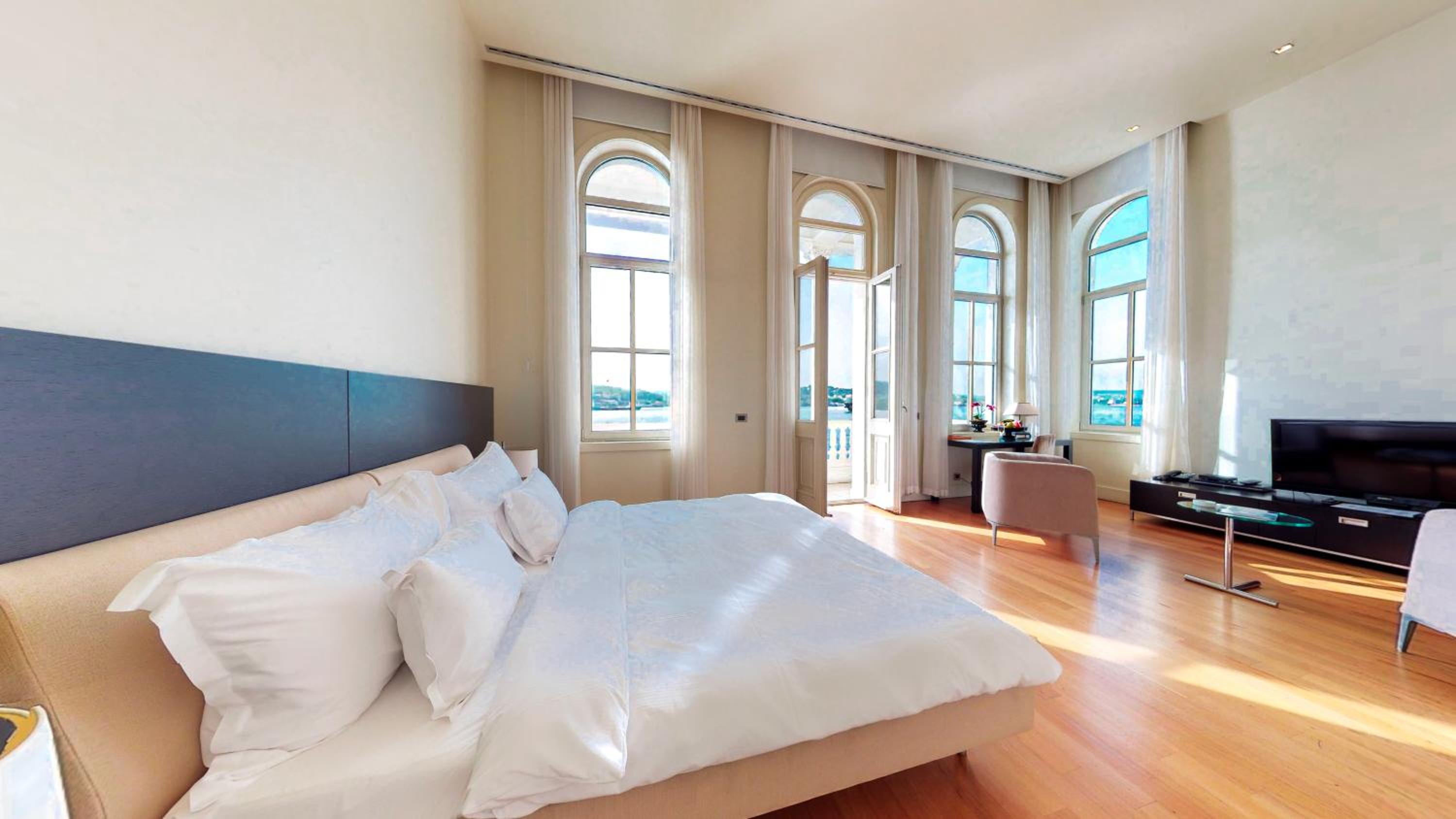 Presidential Suite photo 1