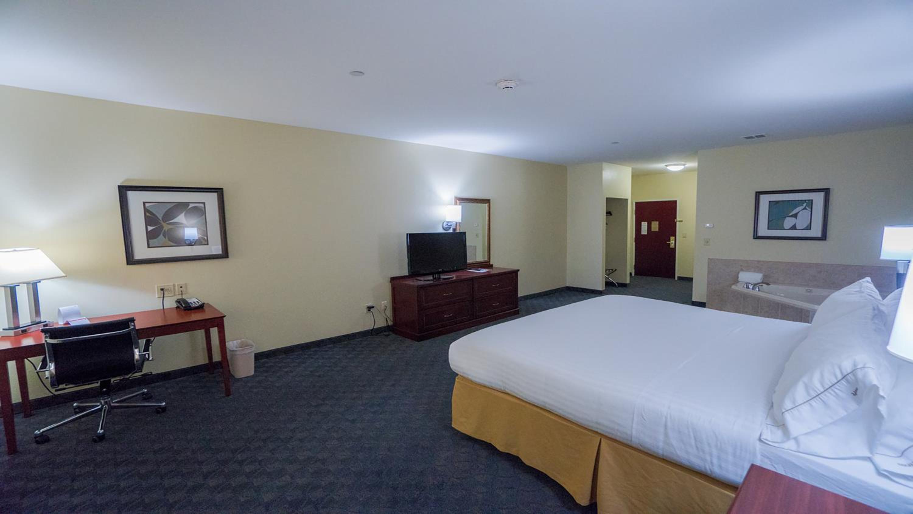 King Room - Non-Smoking - Photo 2