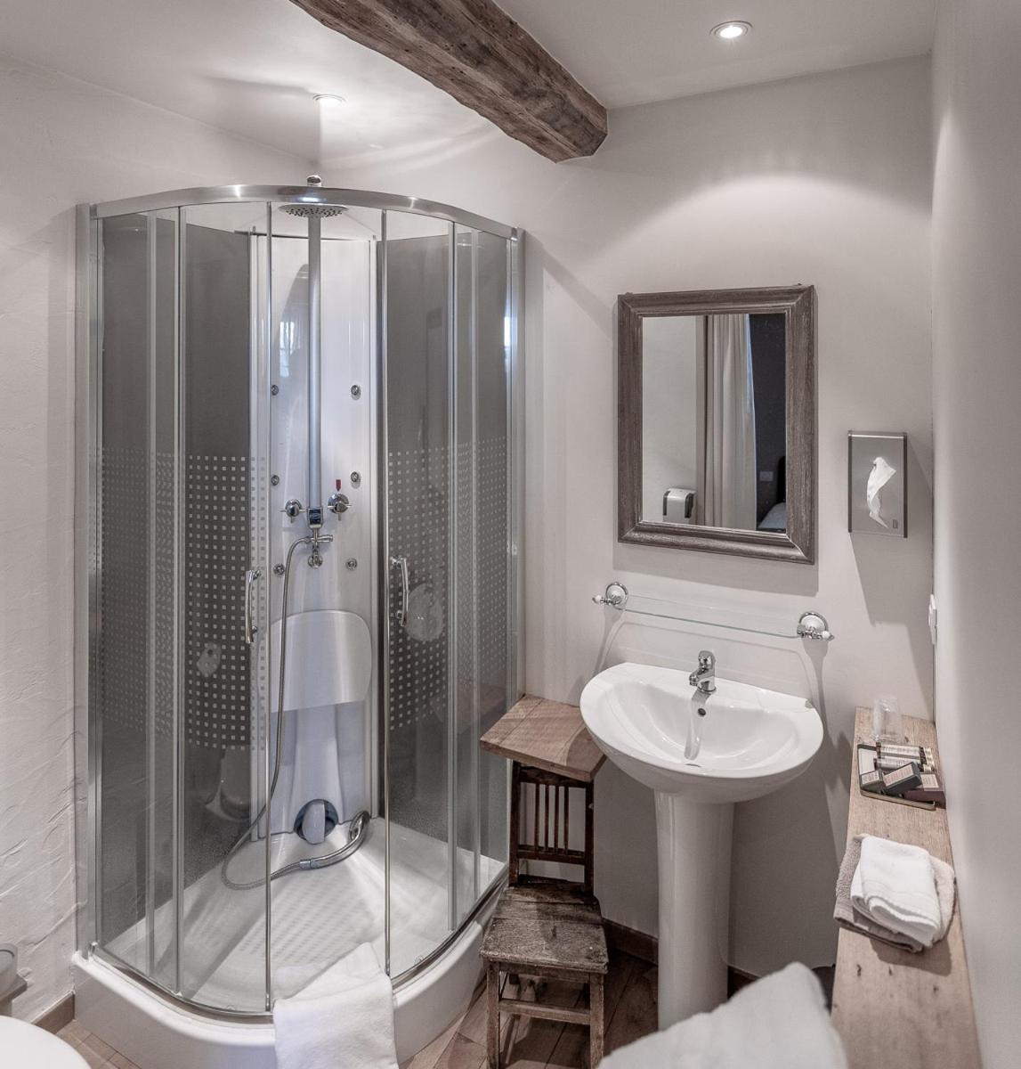 Deluxe Double Room with Shower photo 2