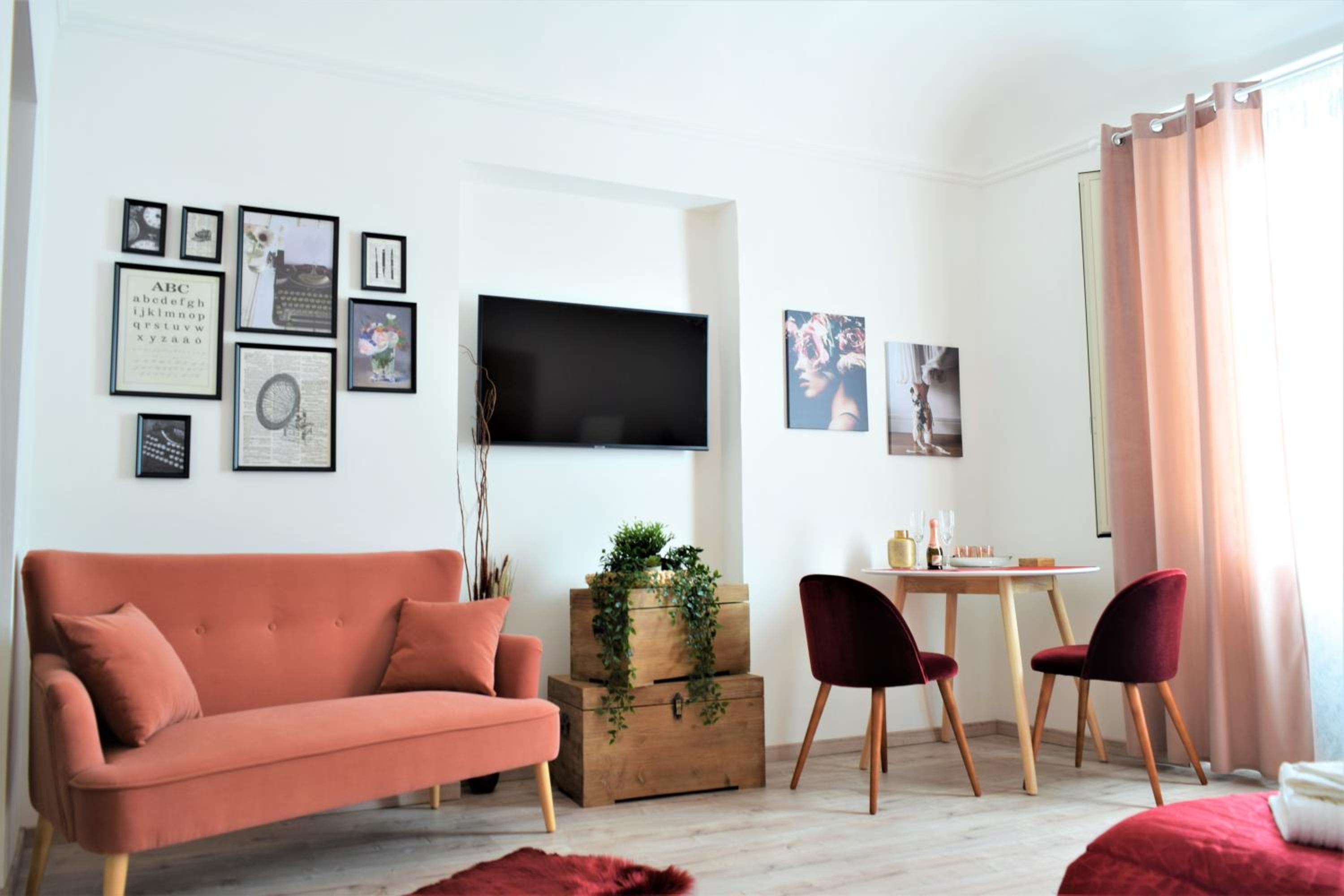 One-Bedroom Apartment