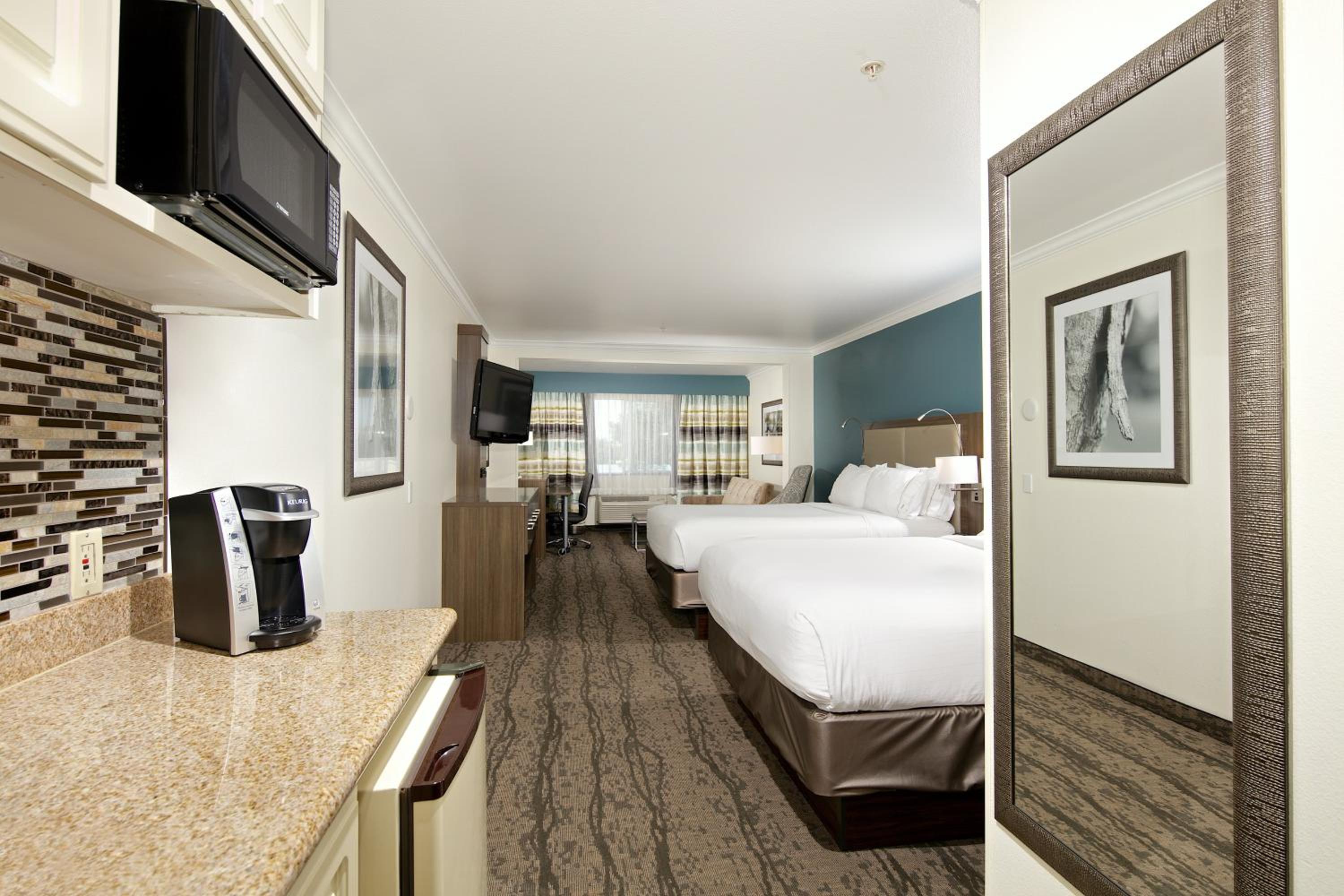 Queen Suite with Two Queen Beds at Holiday Inn Express Hotel & Suites - Paso Robles by IHG in Paso Robles