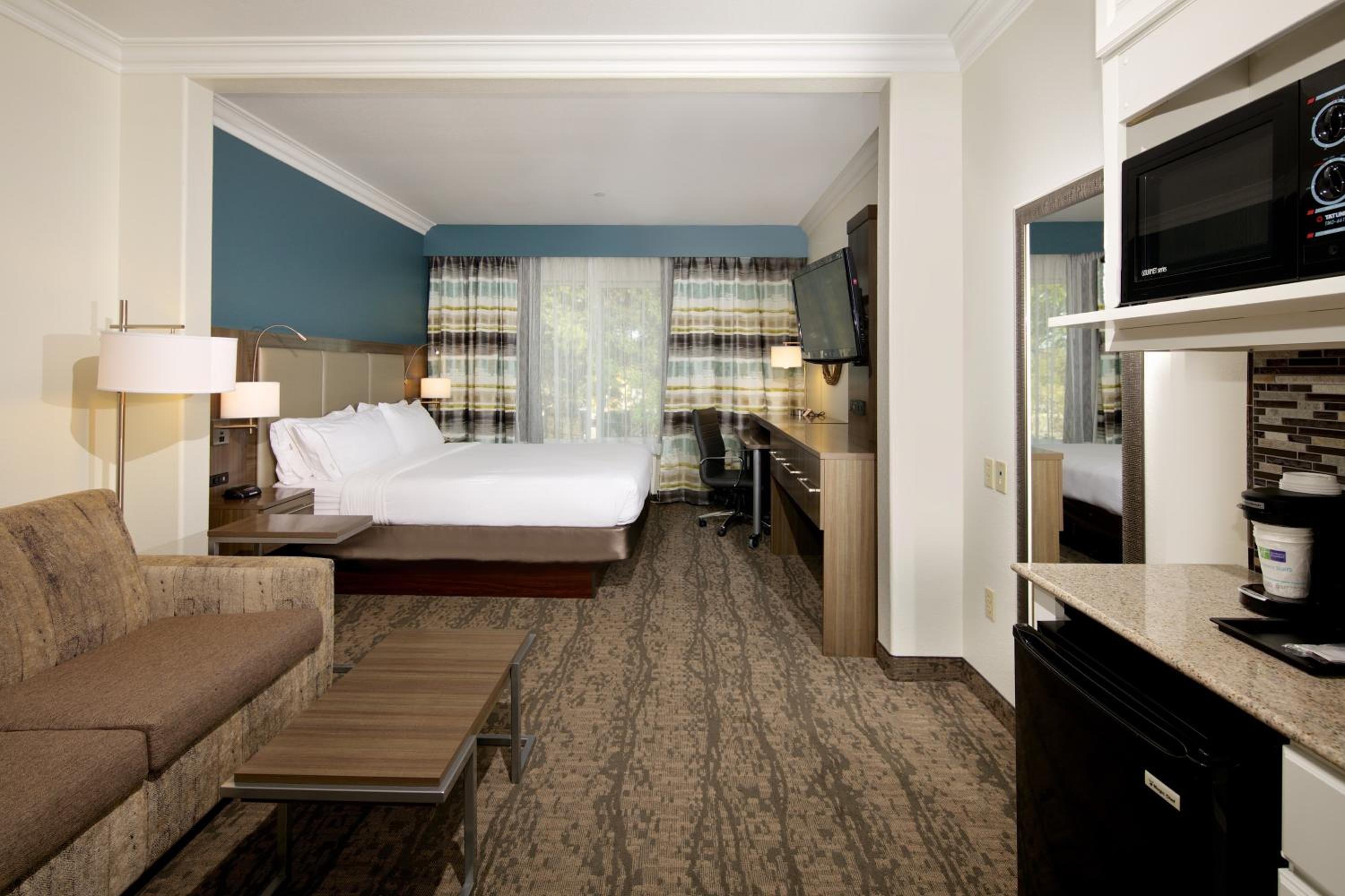 King Room with Sofa Bed at Holiday Inn Express Hotel & Suites - Paso Robles by IHG in Paso Robles