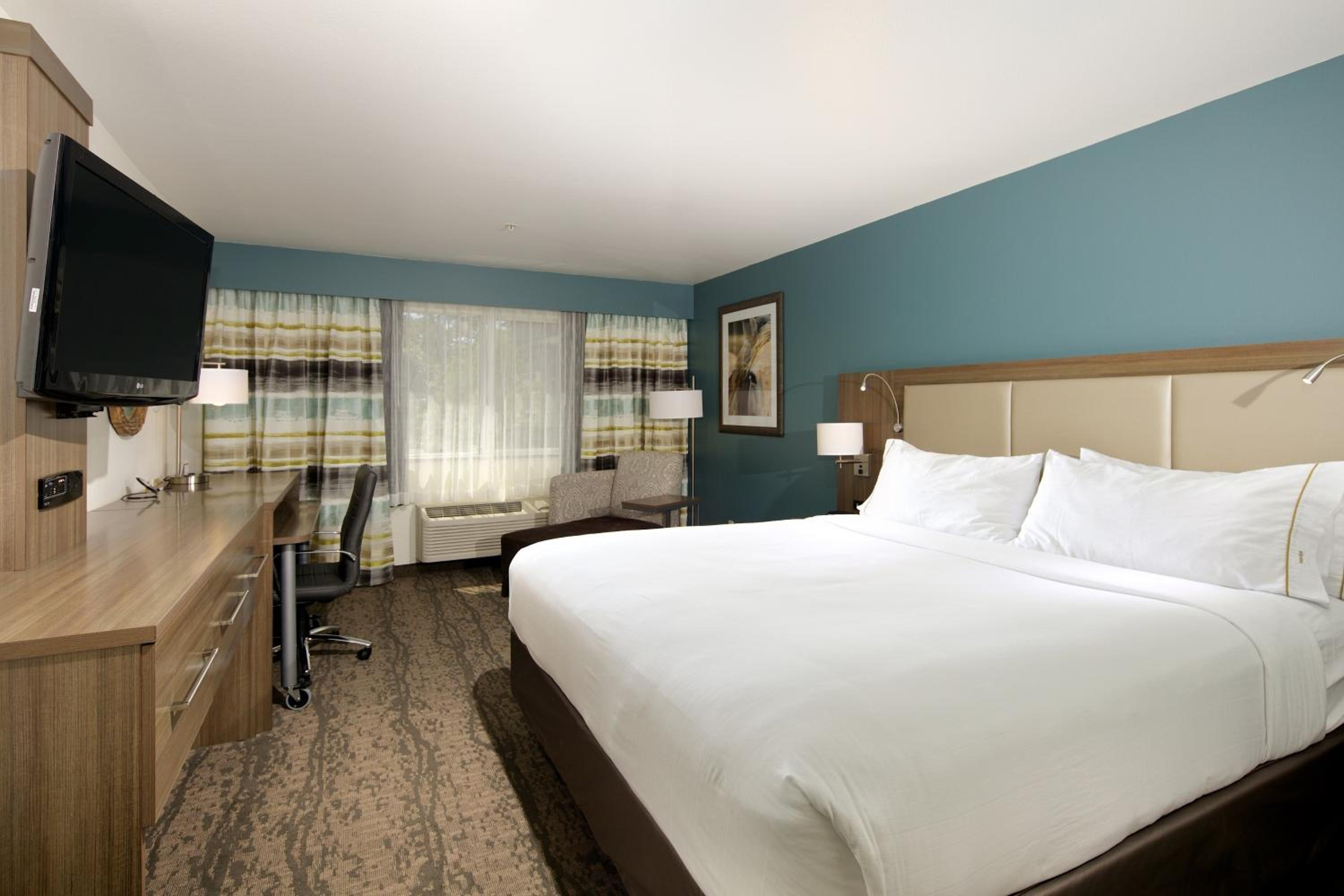 Standard King Room at Holiday Inn Express Hotel & Suites - Paso Robles by IHG in Paso Robles