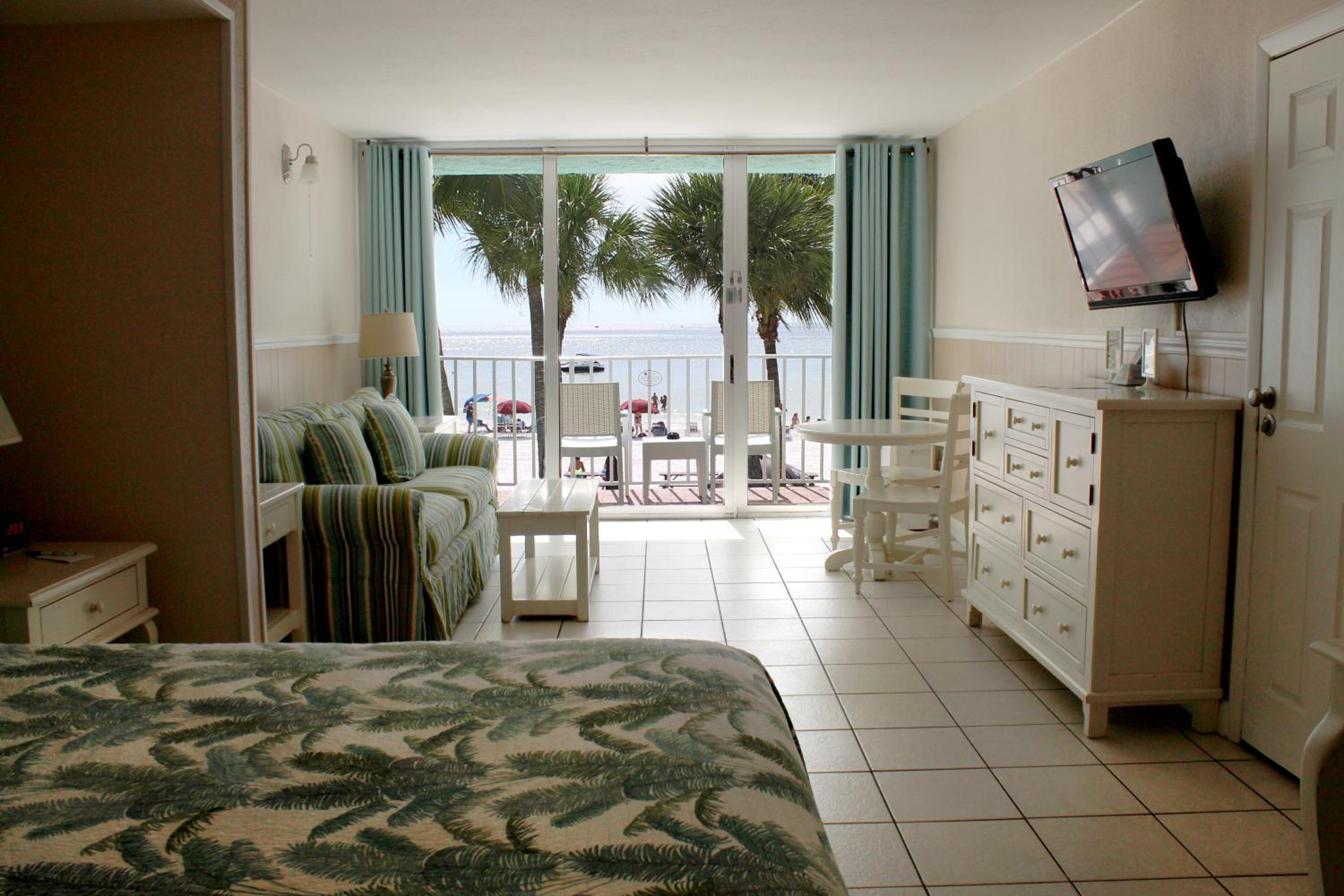 Beachfront King Bed Room with Balcony - Photo 2